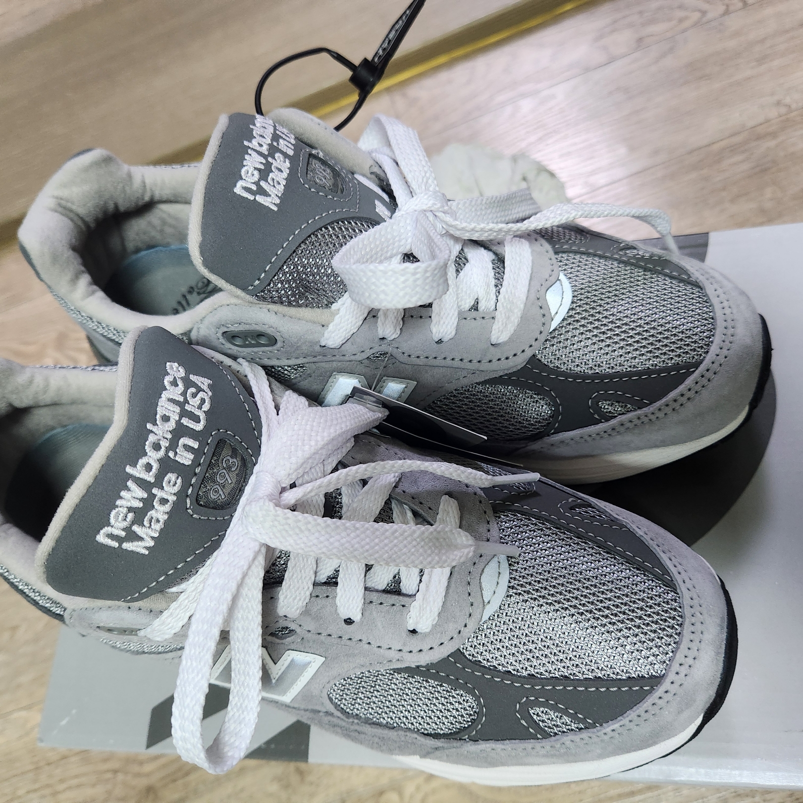 (W) New Balance 993 Made in USA Grey - B Standard 착용 스타일 - 3