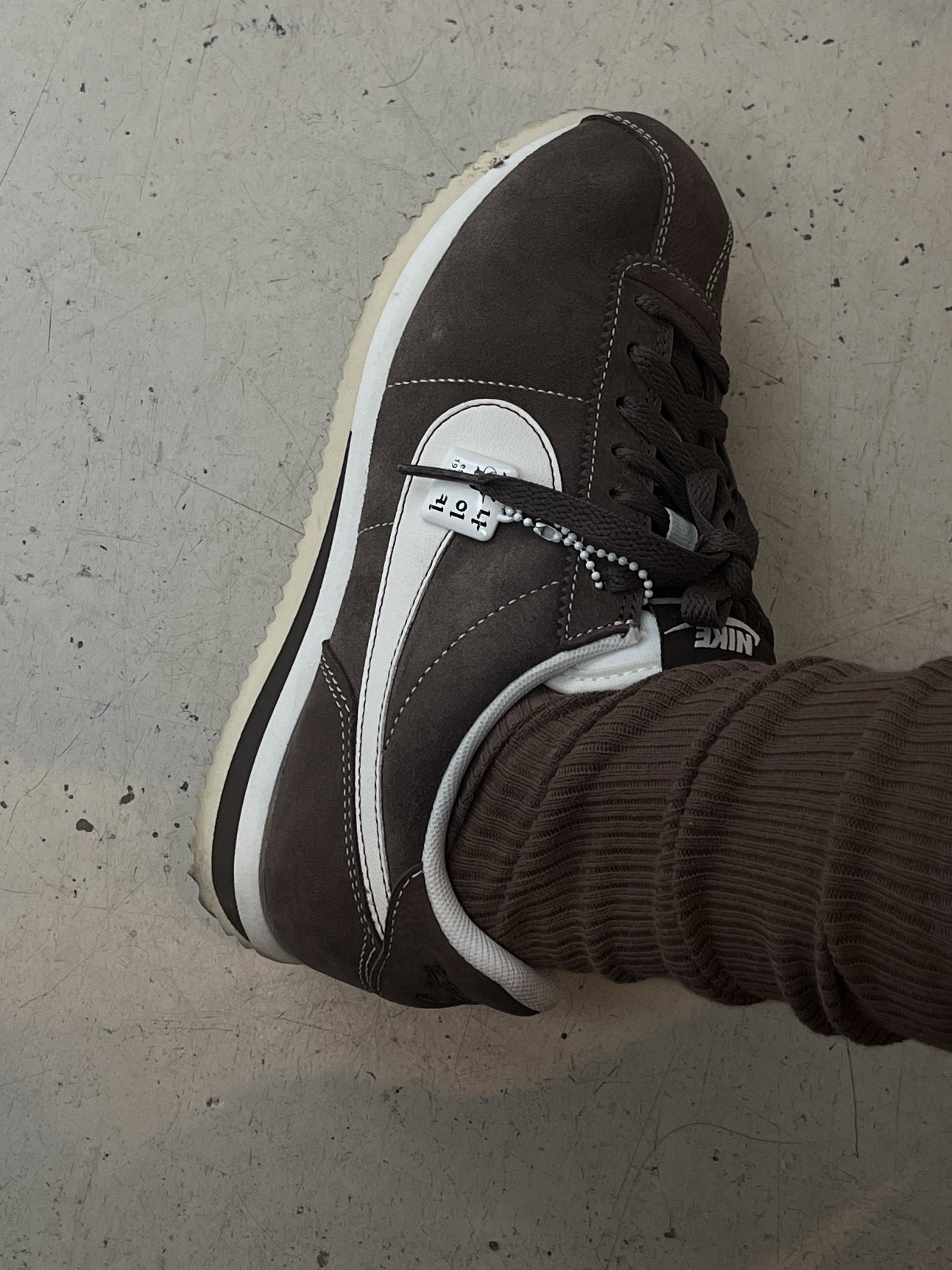 Nike Cortez SE Hangul Day Baroque Brown Sail 착용 스타일
