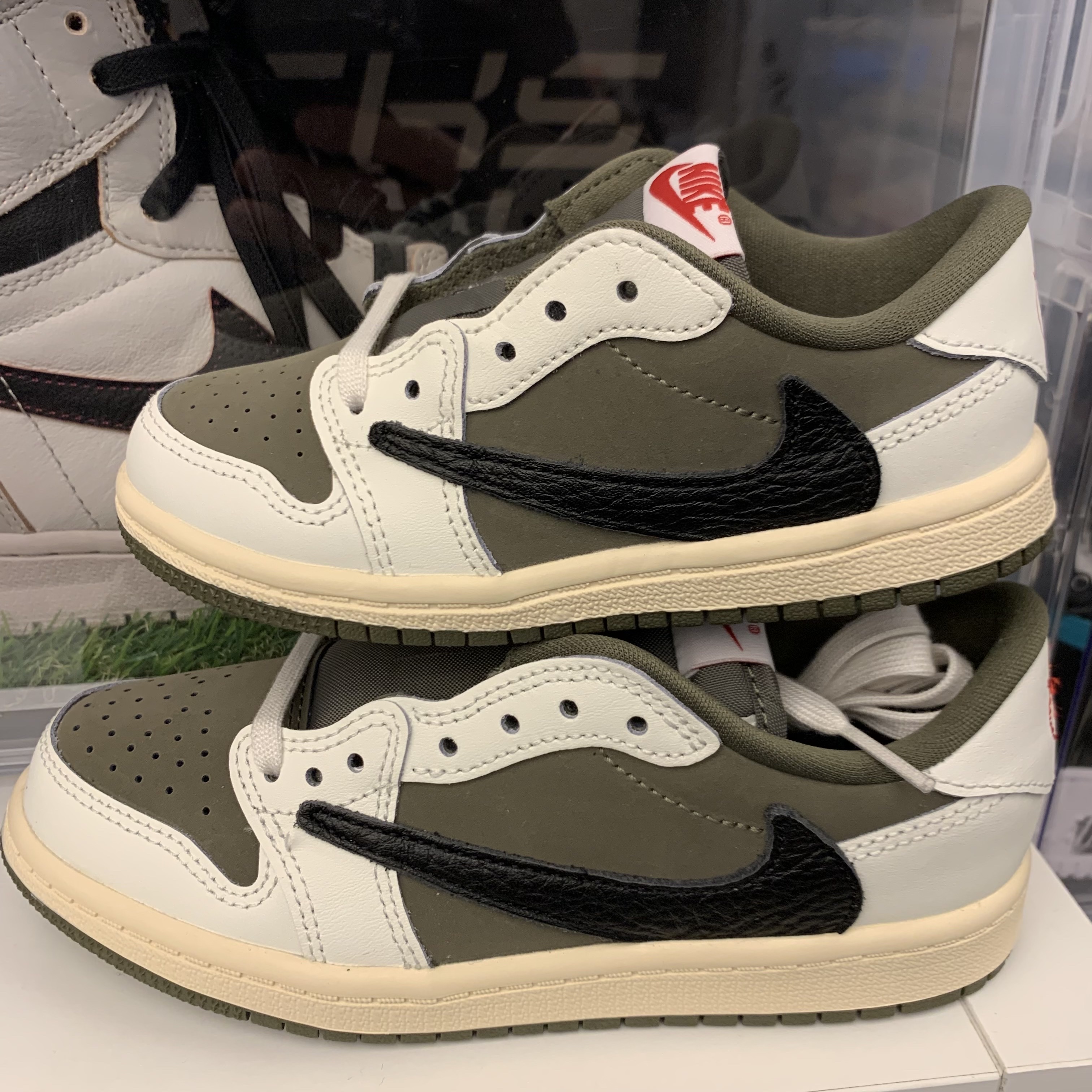 (TD) Jordan 1 x Travis Scott Retro Low OG SP Reverse Olive, (PS) Jordan 1 x Travis Scott Retro Low OG SP Reverse Olive 착용 스타일 - 1