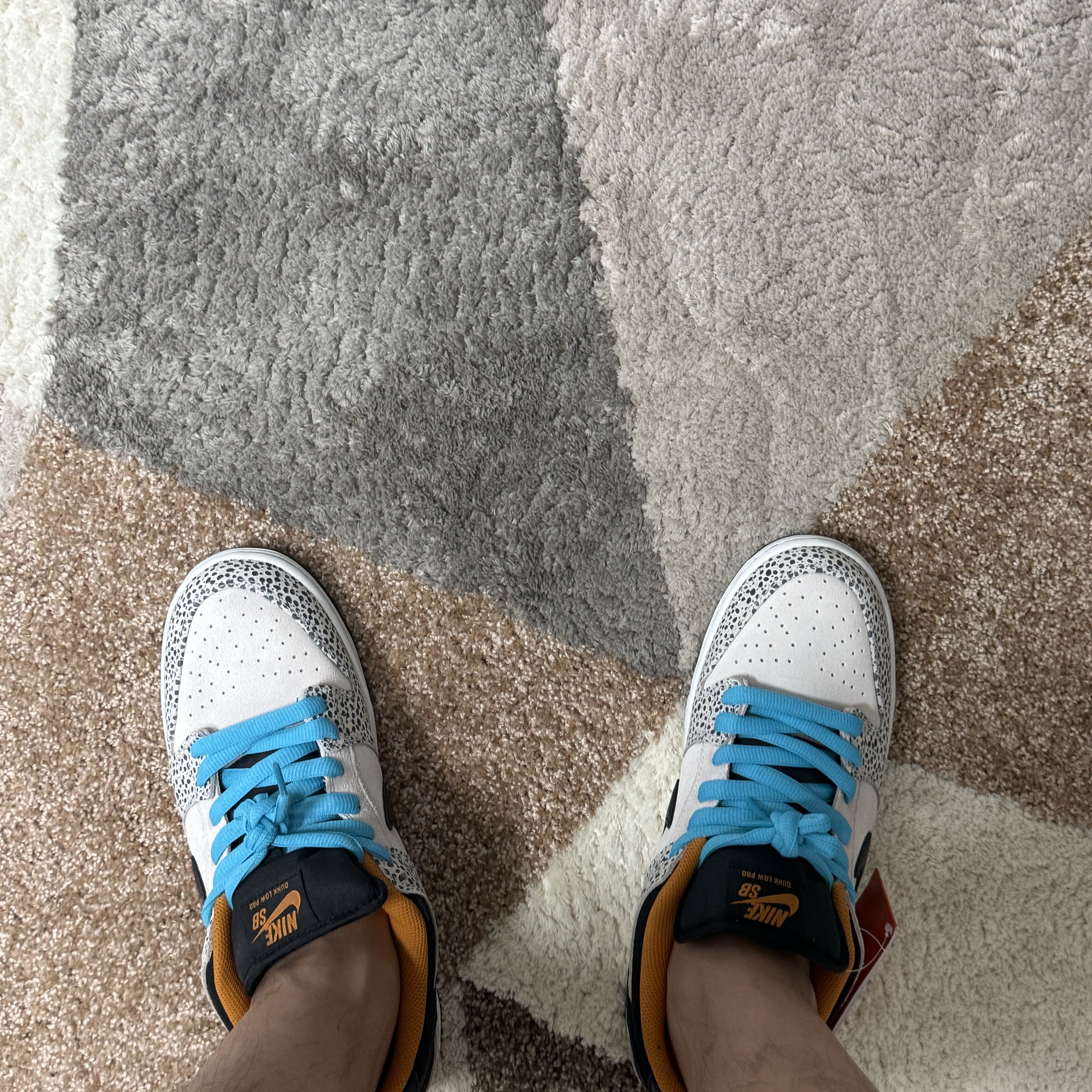 Nike SB Dunk Low Pro Electric Phantom and Black 착용 스타일 - 6
