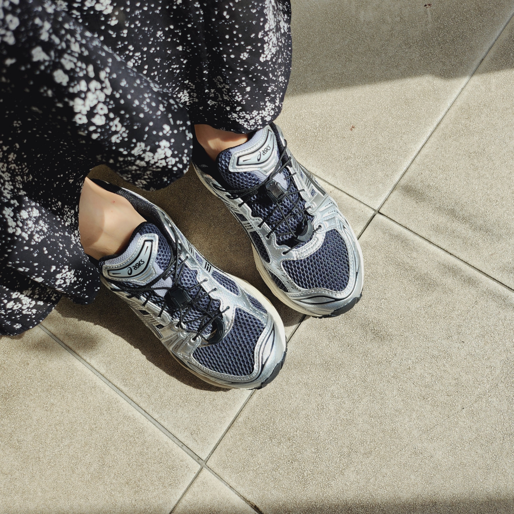 Asics Unlimited Gel-Kayano 14 Carrier Grey Black 착용 스타일