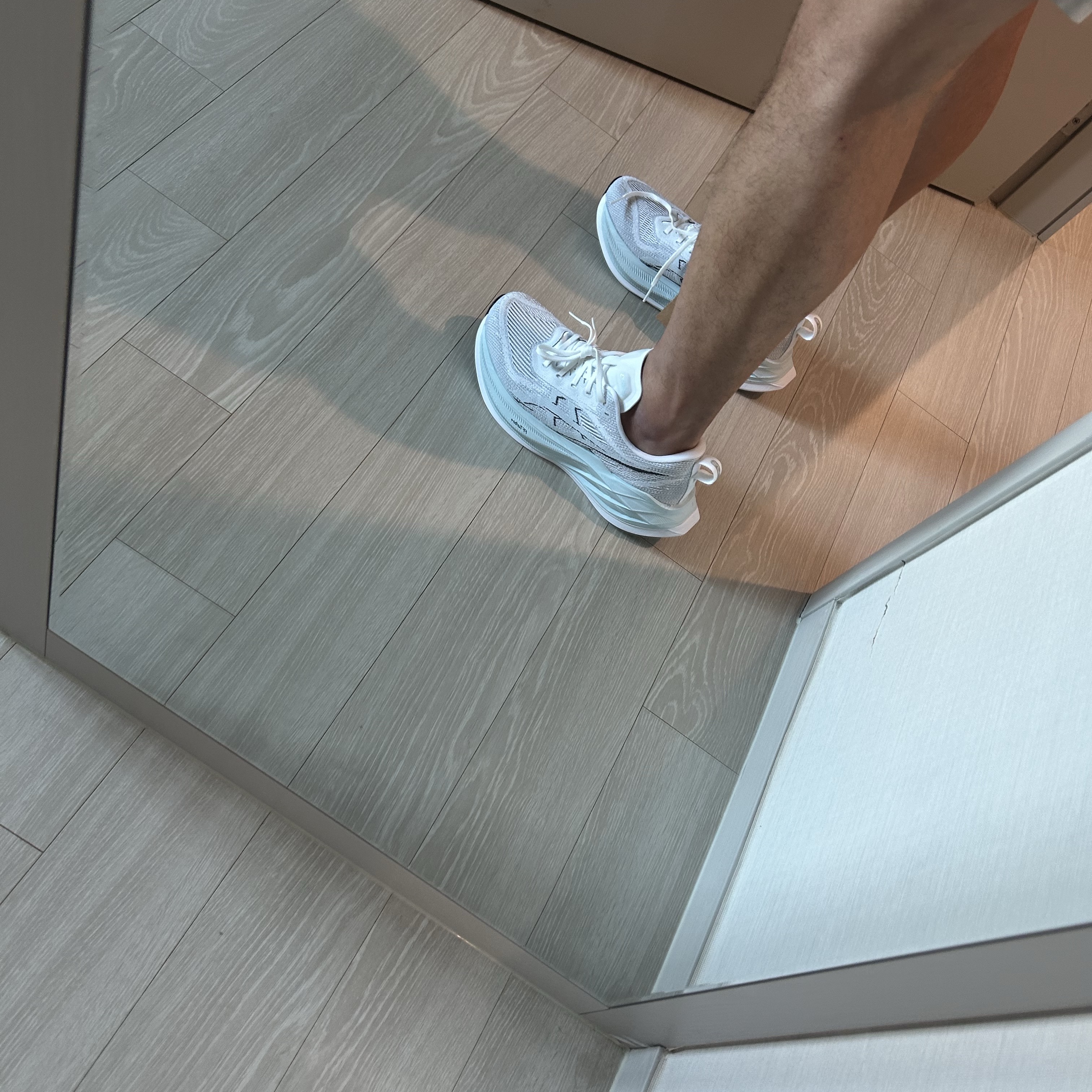 Asics Superblast 2 White Cool Grey 착용 스타일