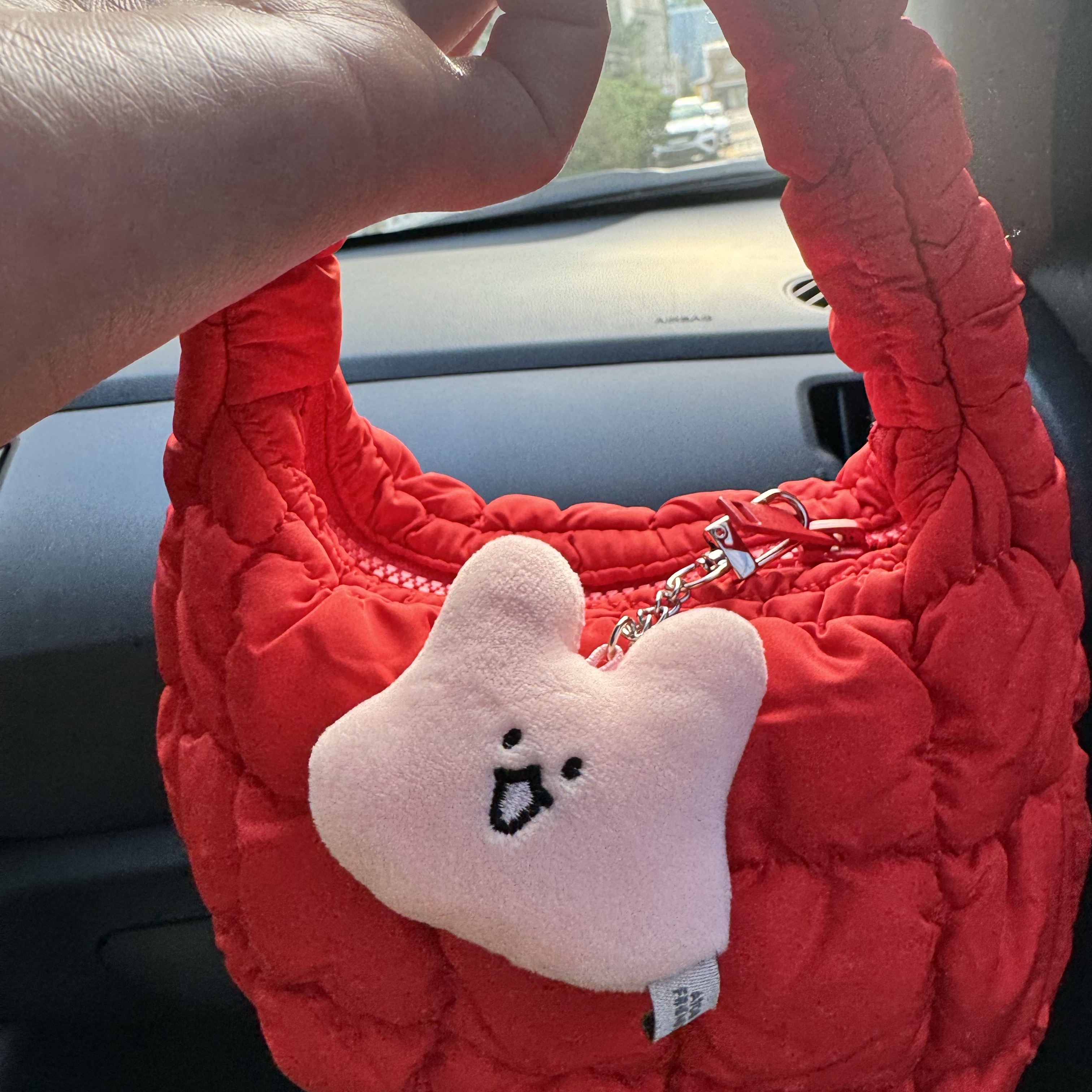 COS Quilted Micro Bag Red 착용 스타일 - 1