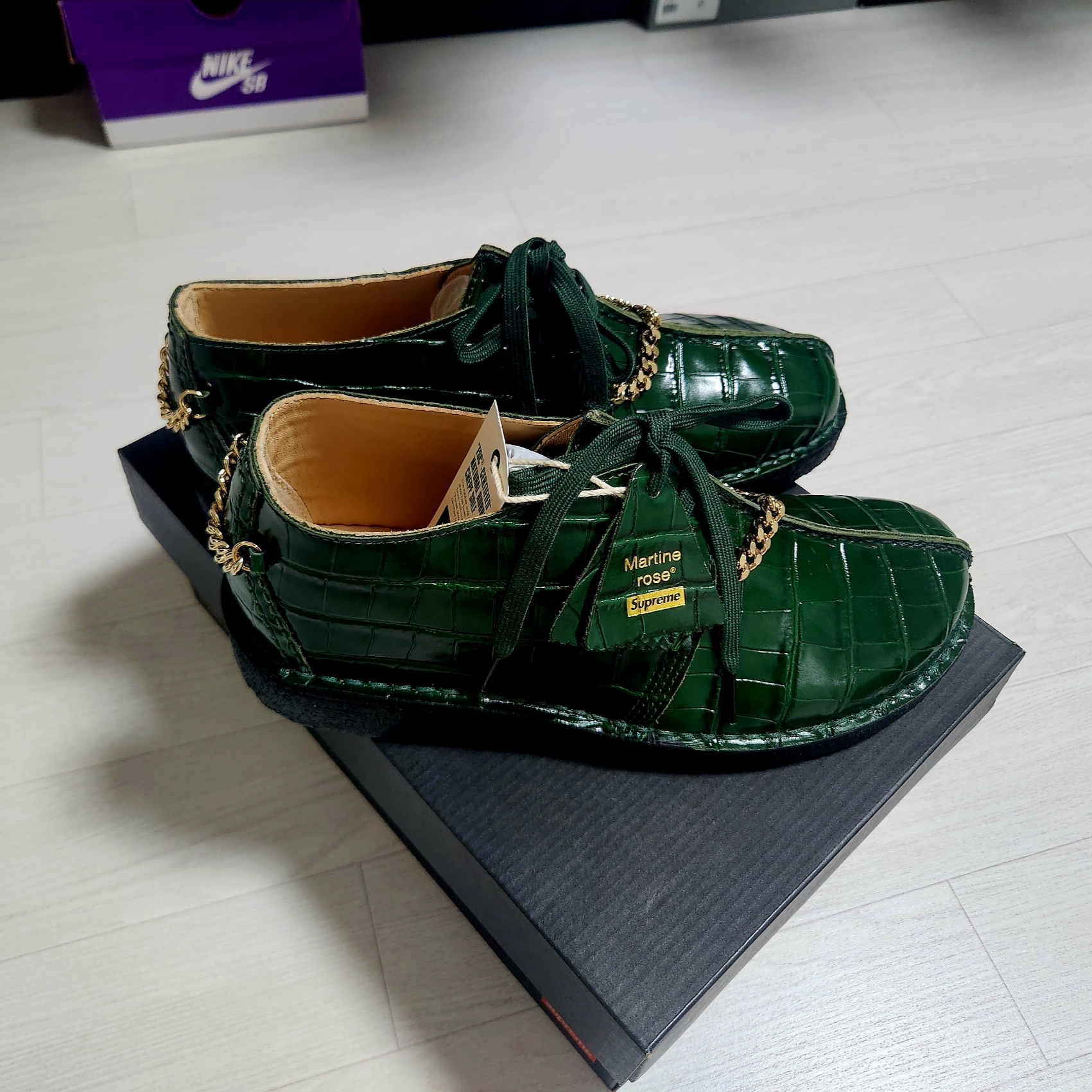 Clarks x Supreme x Martine Rose Desert Trek Green - 24FW 착용 스타일 - 3