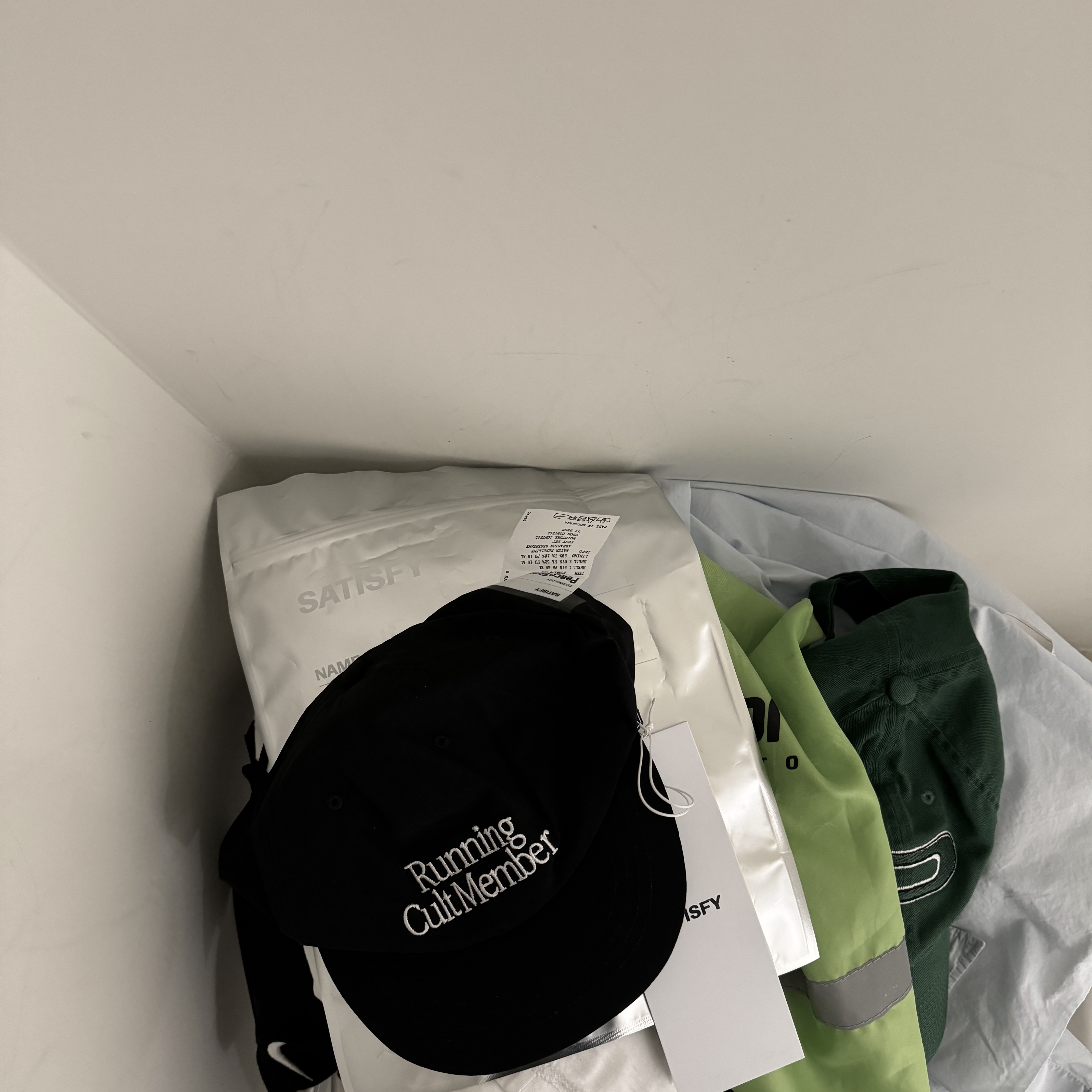 Satisfy Peaceshell Running Cap Black, Balenciaga Tyrex Sneakers Black Grey 착용 스타일 - 1