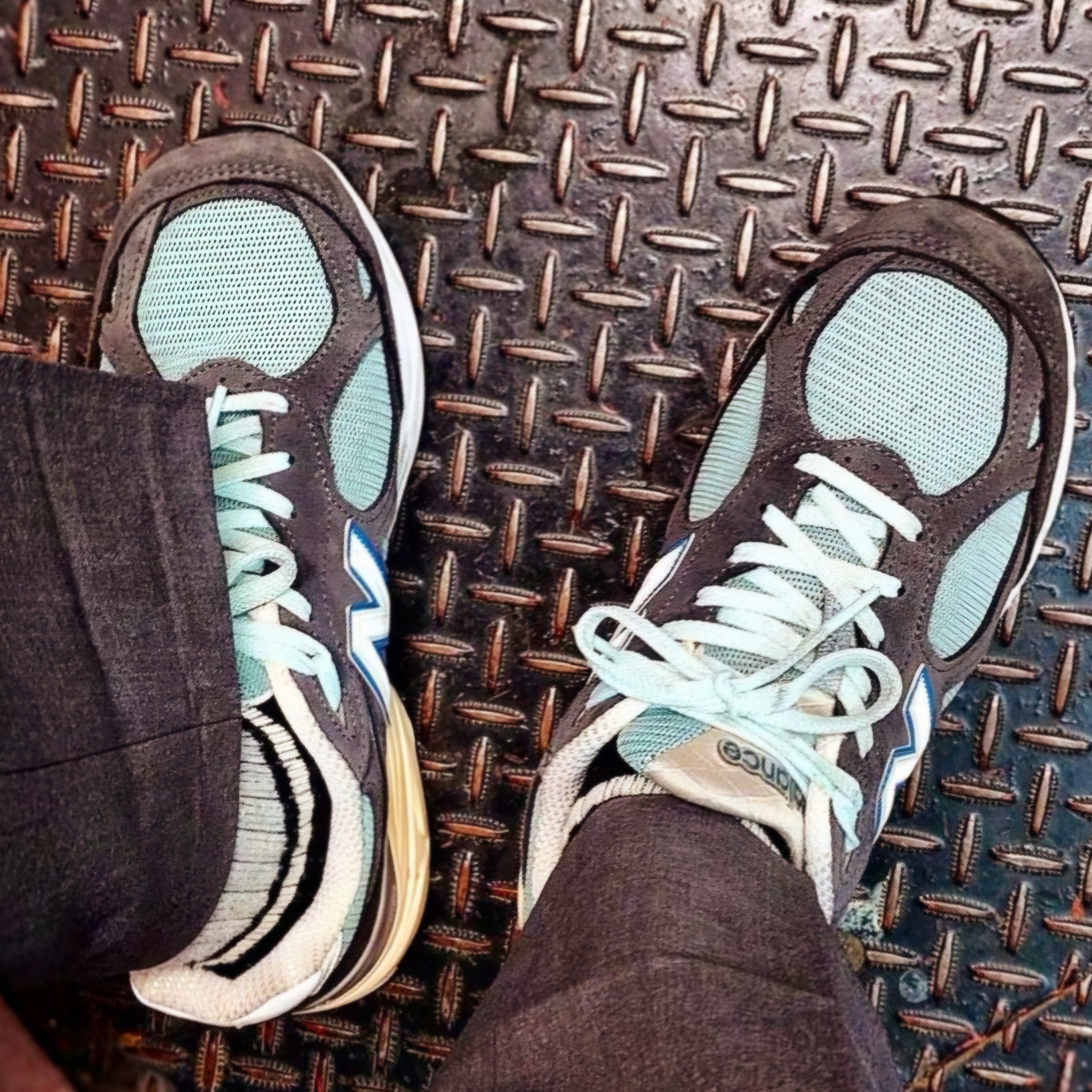 New Balance x Kith 990v3 Made in USA Steel Blue Grey 착용 스타일