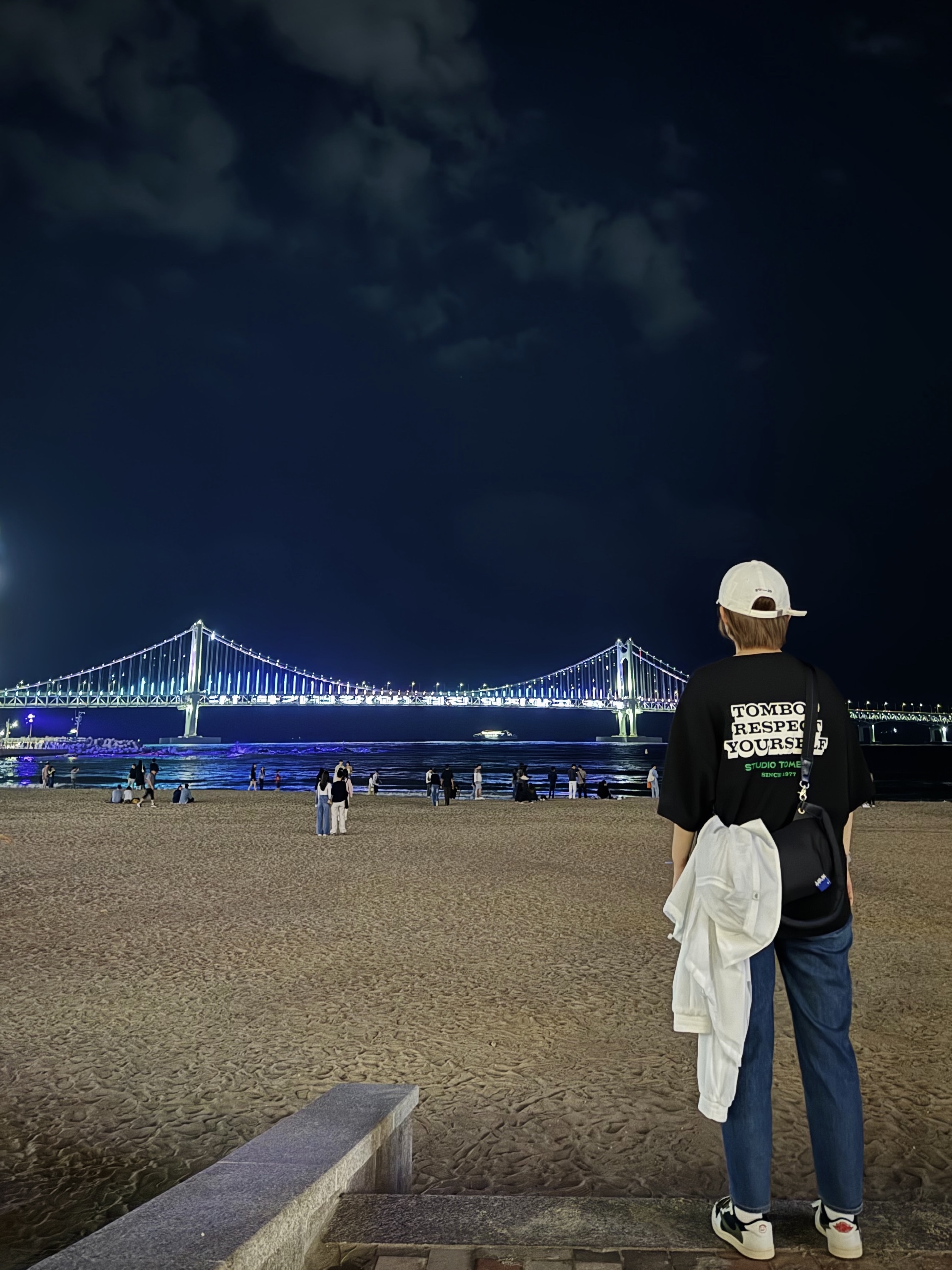 Ader Error x Zara Shoulder Bag Black, (W) Jordan 1 x Travis Scott Retro Low OG SP Medium Olive 착용 스타일