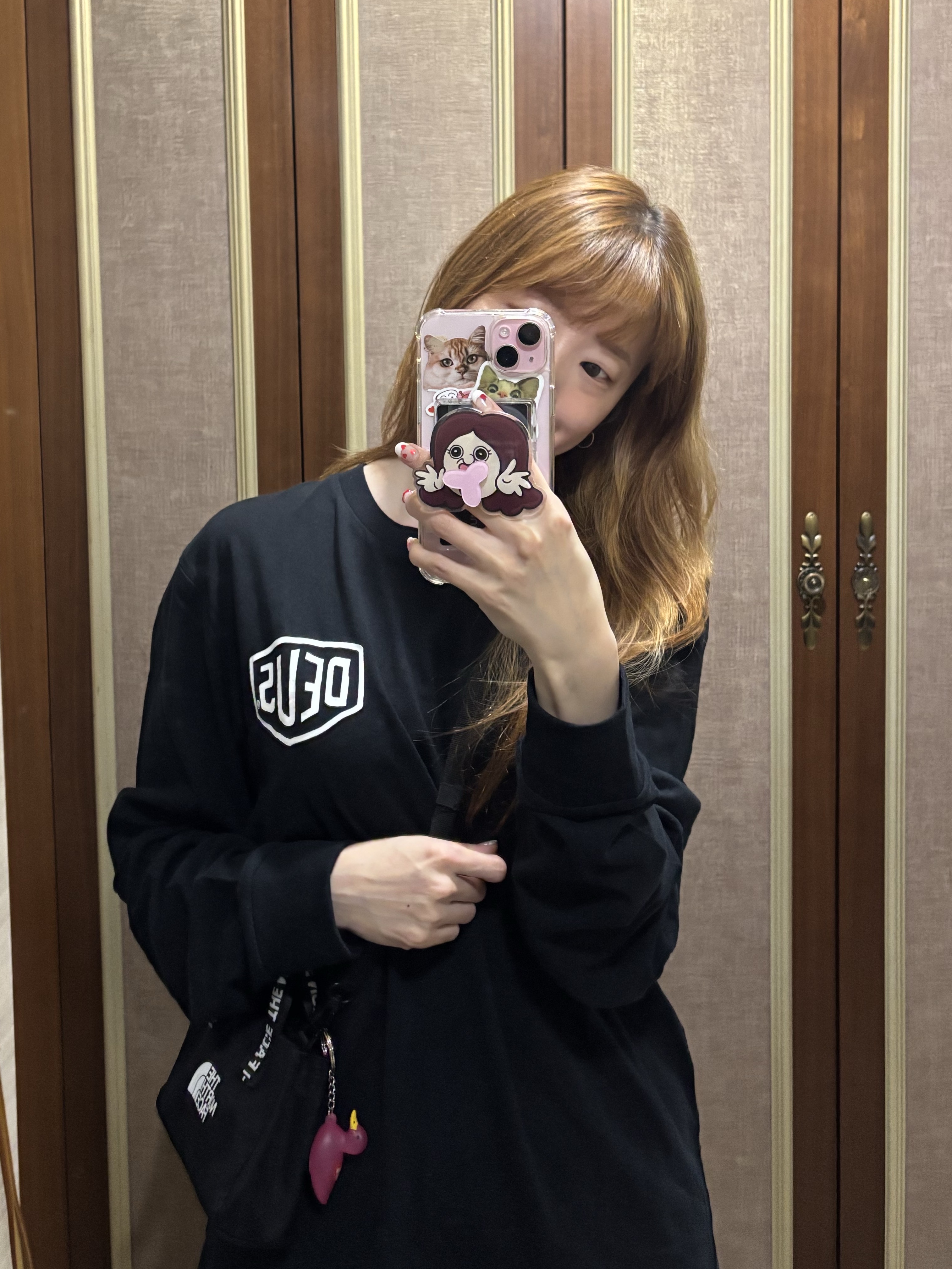 Deus Ex Machina Tokyo Asakusa Address Long Sleeve T-Shirt Black, Human Made Duck PVC Key Chain Pink 착용 스타일