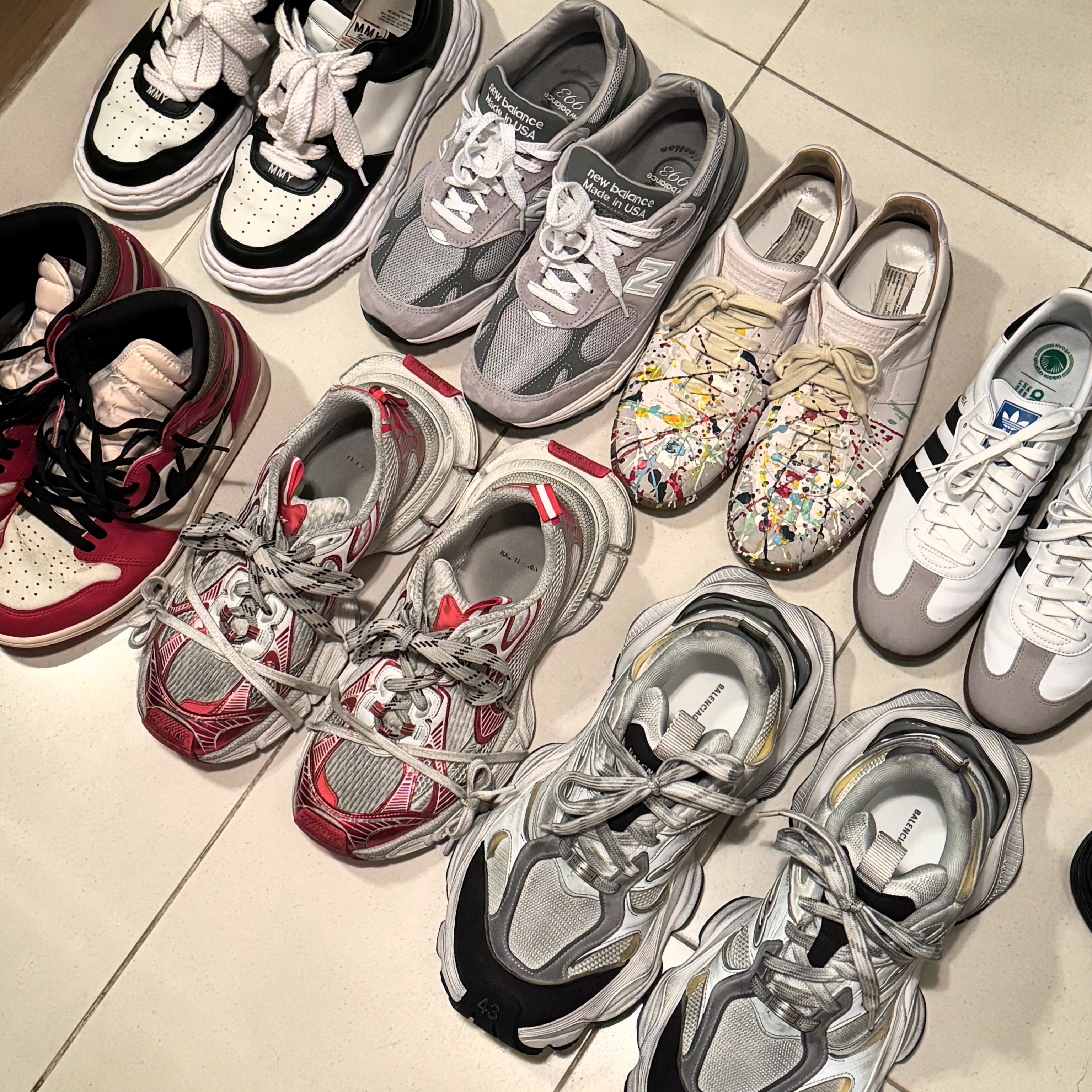 Balenciaga Cargo Sneakers White Grey, Balenciaga 3XL Sneakers White Red 착용 스타일 - 3