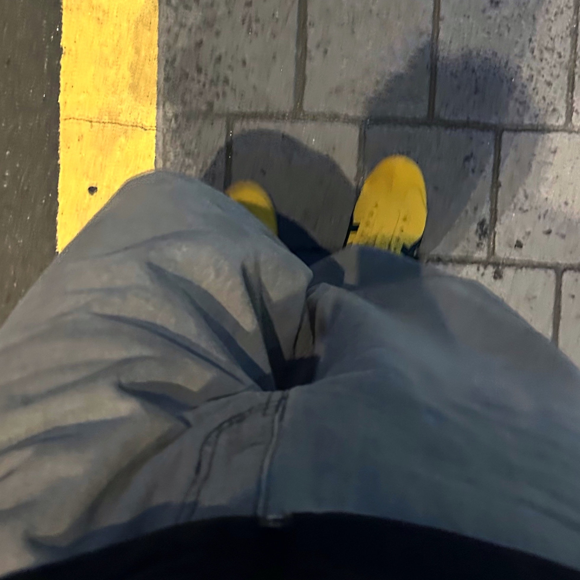 Onitsuka Tiger Mexico 66 Slip-On Yellow Black 착용 스타일