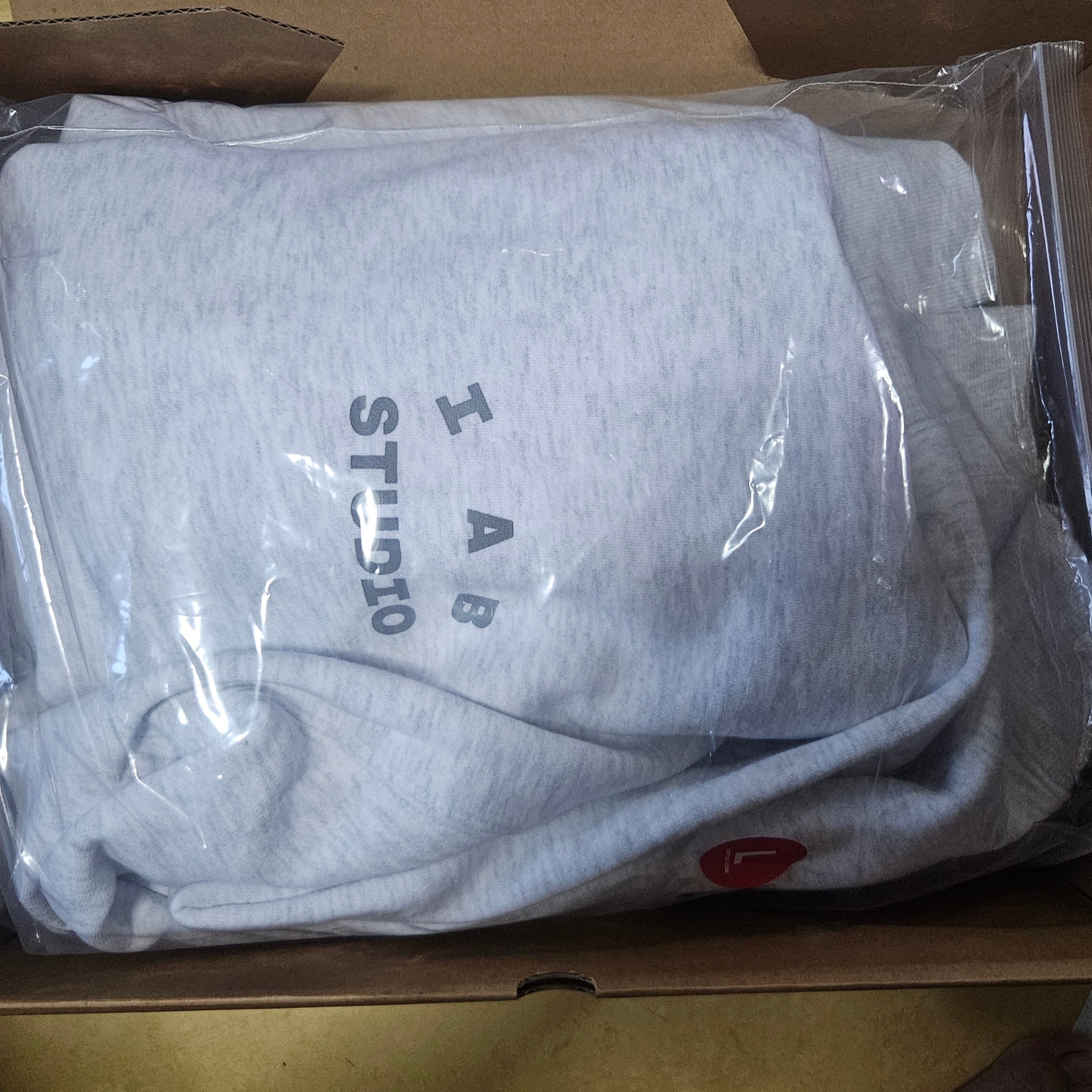 IAB Studio Hoodie Light Gray 착용 스타일 - 2