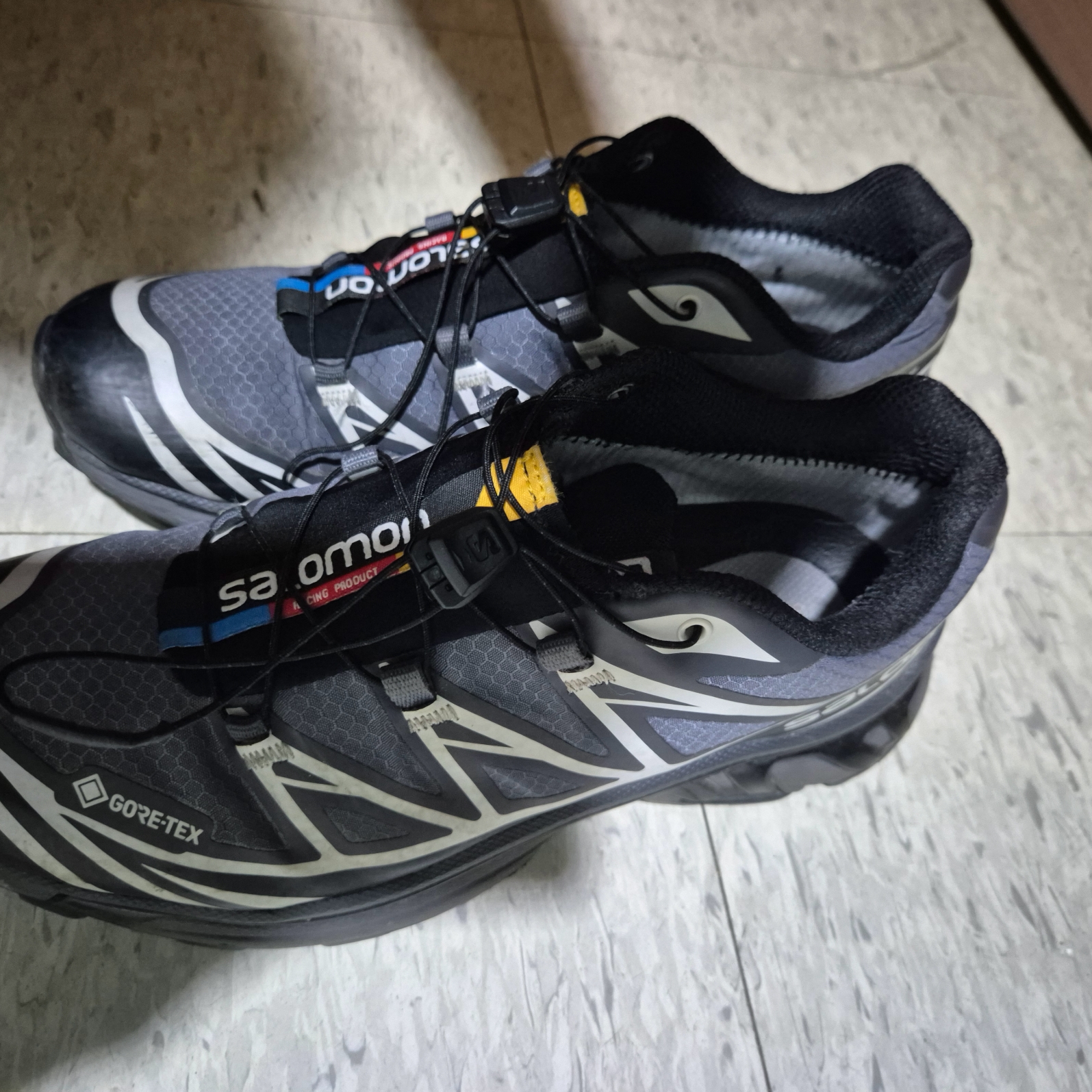 Salomon XT-6 Gore-Tex Black Ebony 착용 스타일 - 2