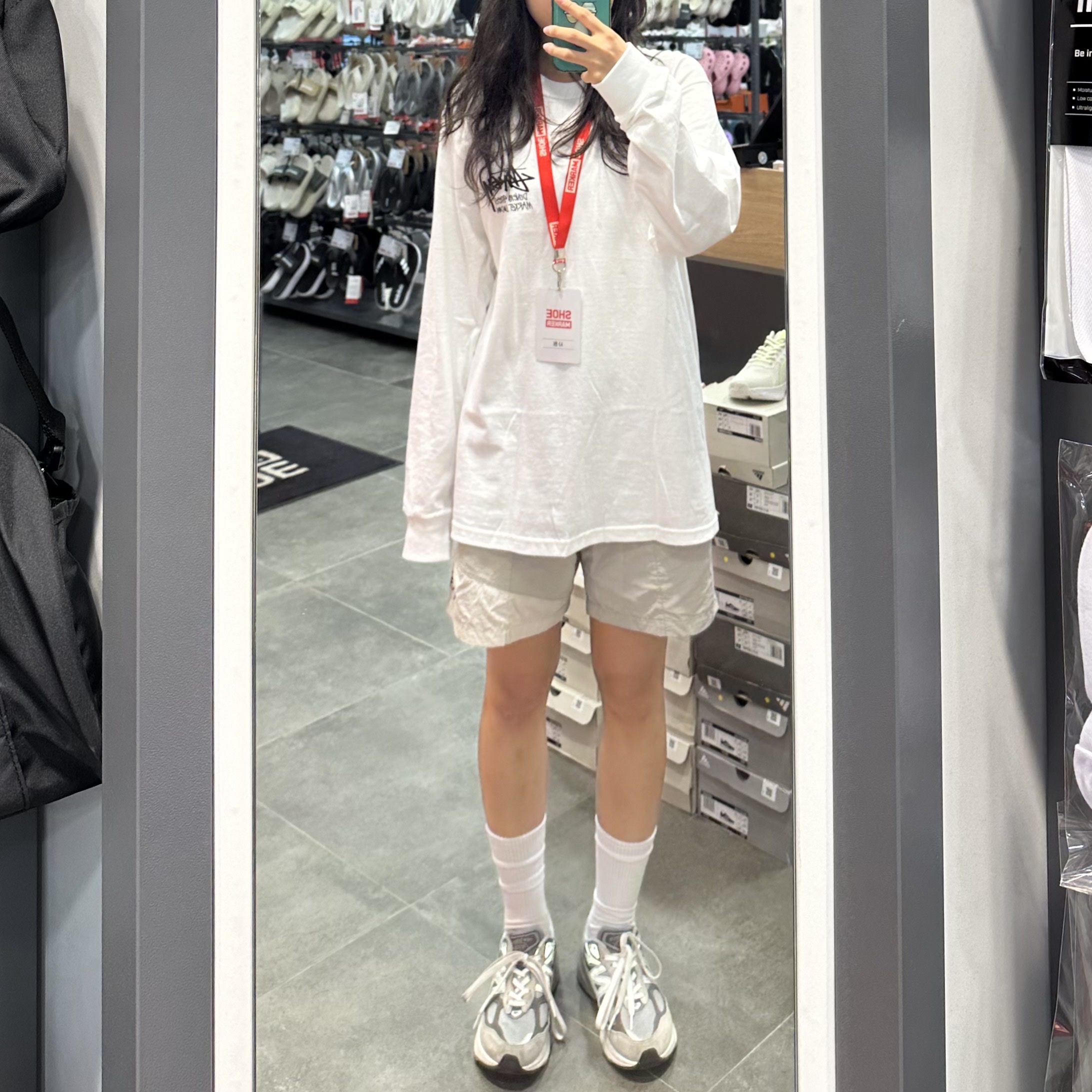 Stussy Stock DSM London LS T-Shirt White, New Balance 990v6 Made in USA Grey - D Standard 착용 스타일