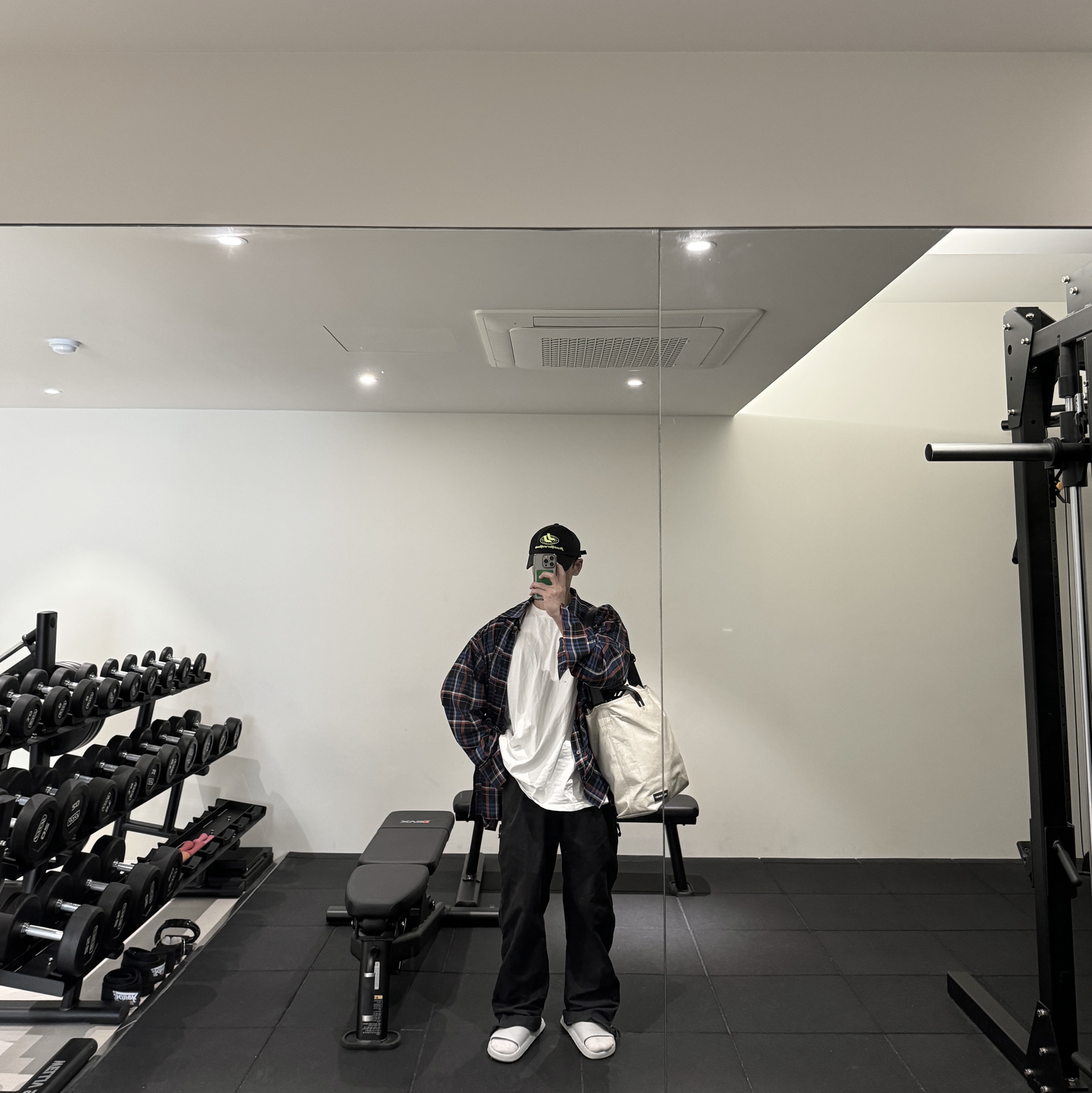 Balenciaga Tyrex Sneakers Black 착용 스타일 - 1