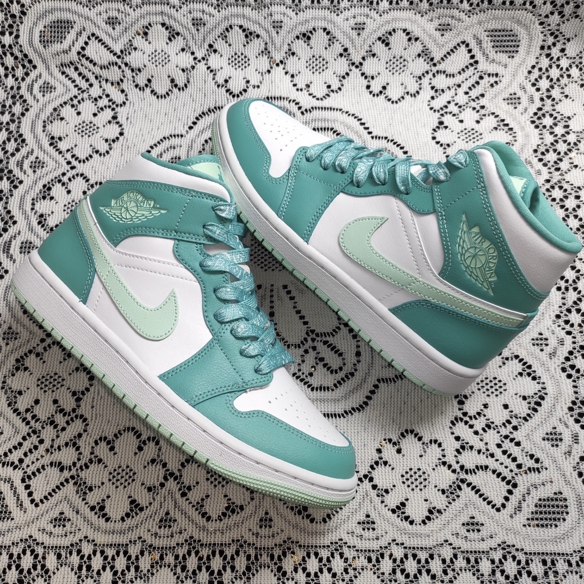(W) Jordan 1 Mid Washed Teal Mint Foam 착용 스타일