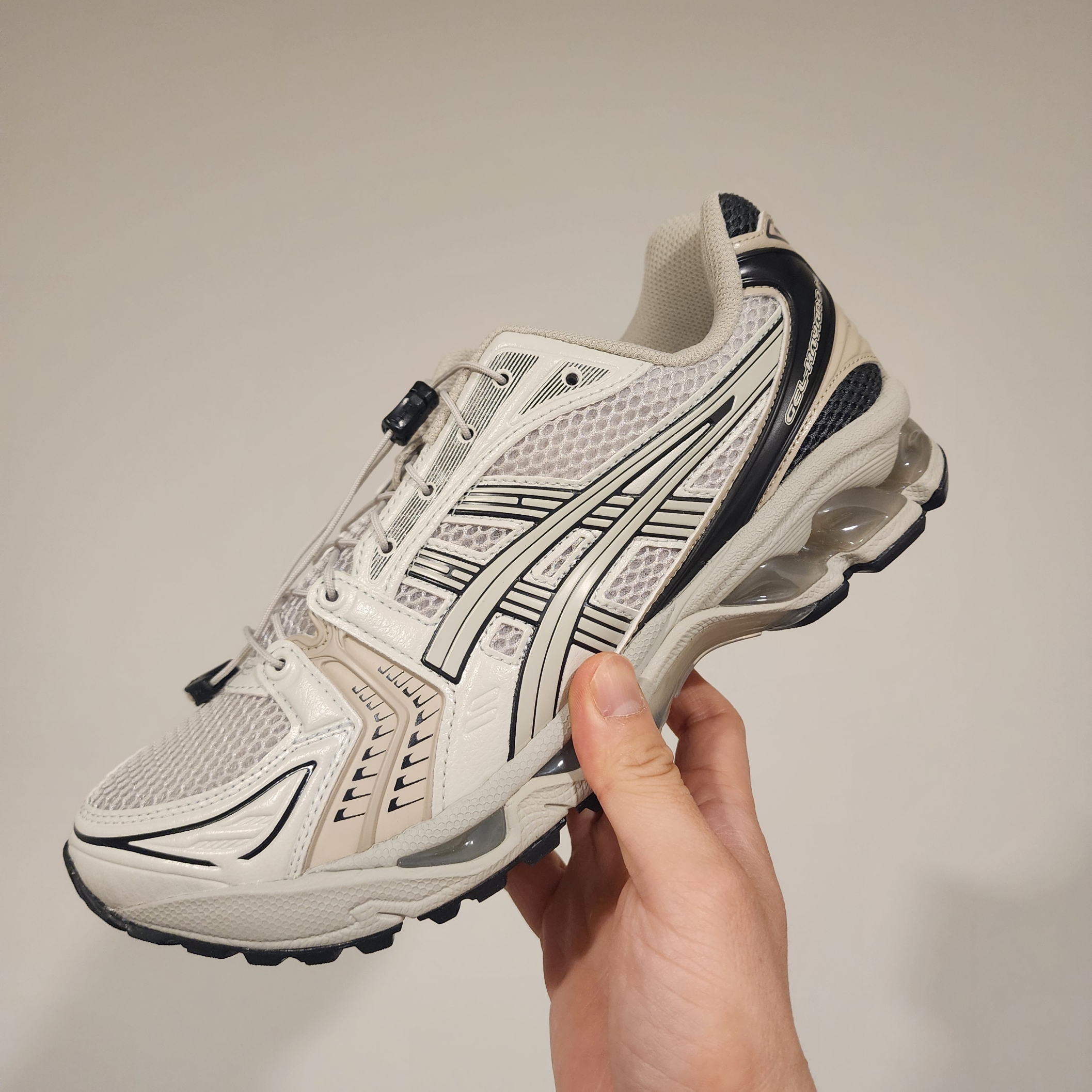 Asics Unlimited Gel-Kayano 14 Smoke Grey 착용 스타일 - 2