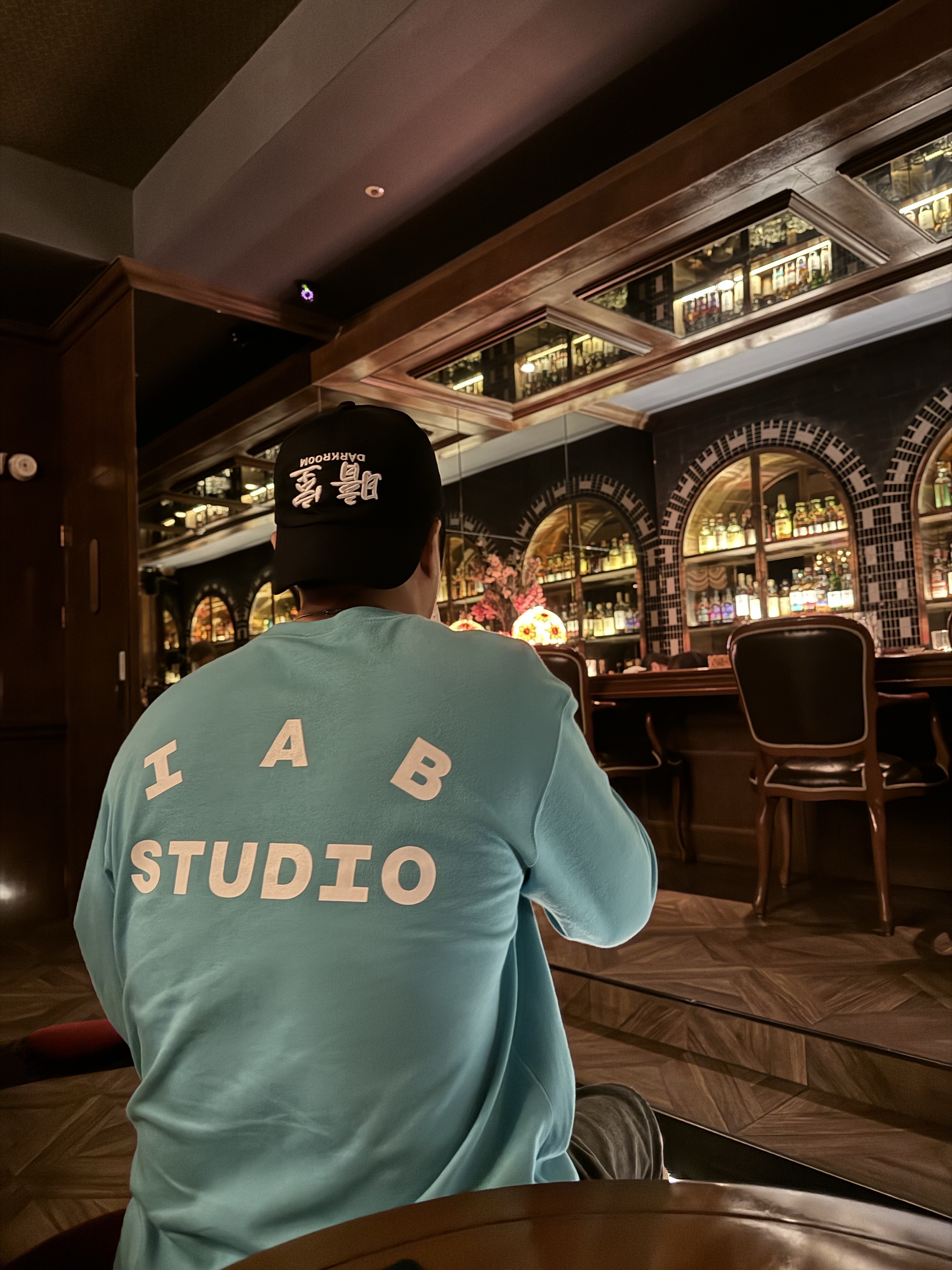 IAB Studio Long Sleeve Mint, Darkr8m Studio Upside Down Silver Logo Cap 착용 스타일 - 2