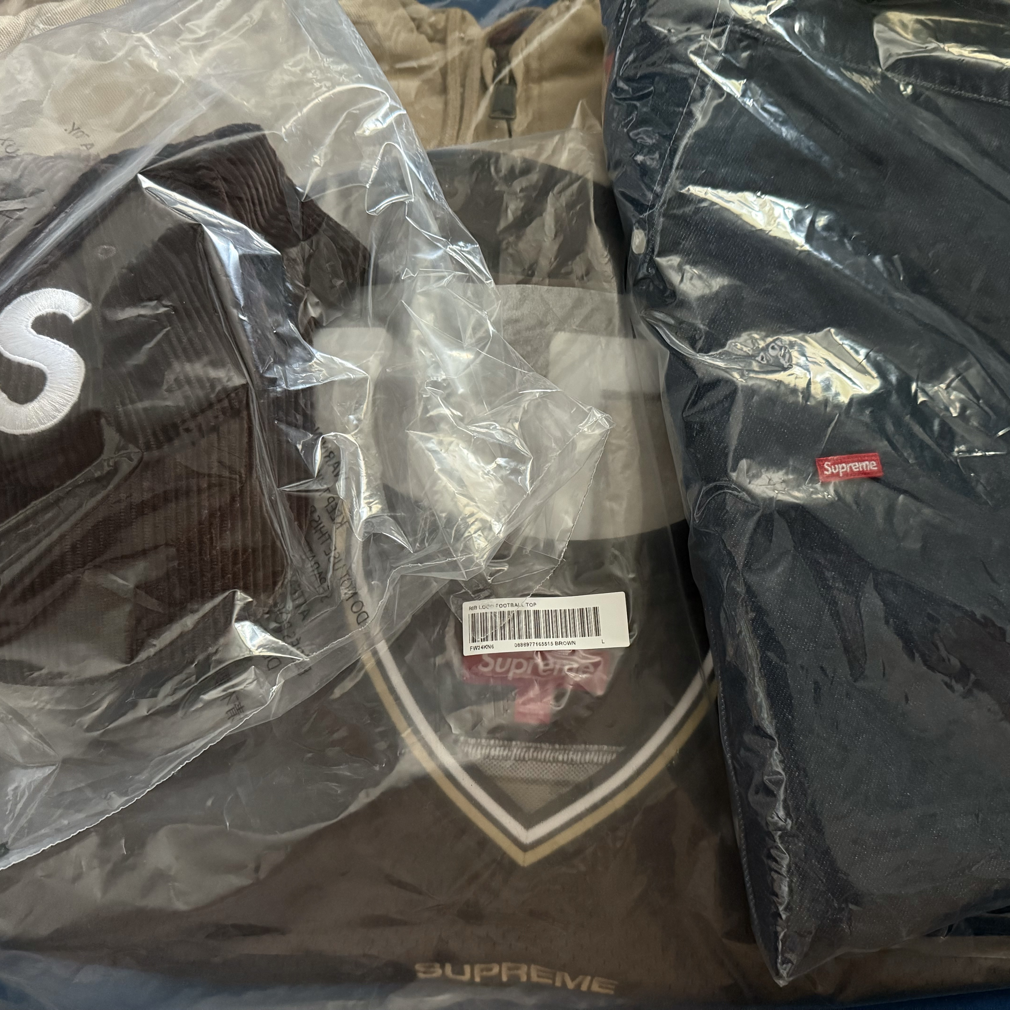 Supreme x Thrasher Hooded Work Jacket Tan - 24FW, Supreme Jacquard Rib Football Jersey Brown - 24FW 착용 스타일