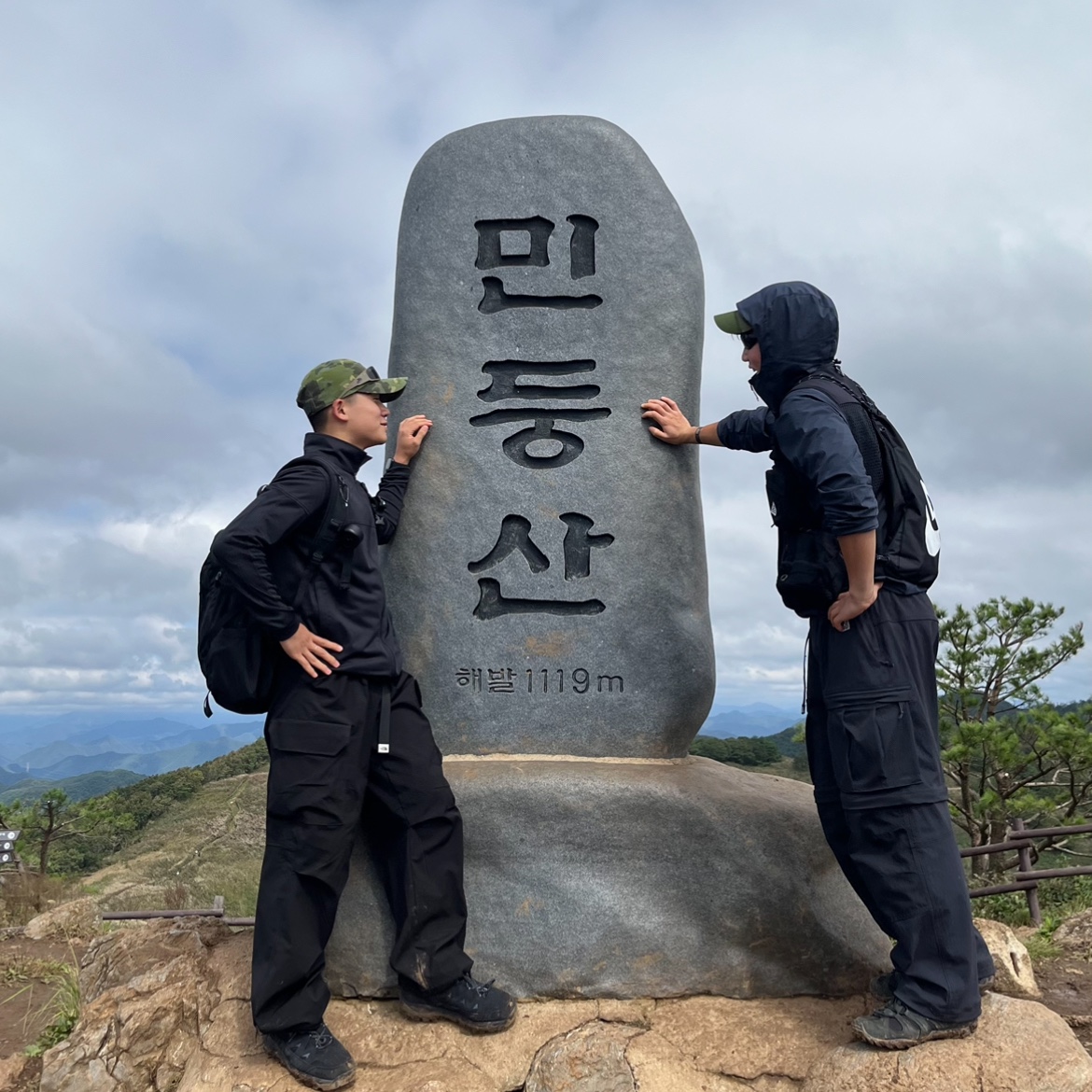 Nike ACG Buttles Vest Black - Asia, Arc'teryx Squamish Hoody Black Sapphire 착용 스타일