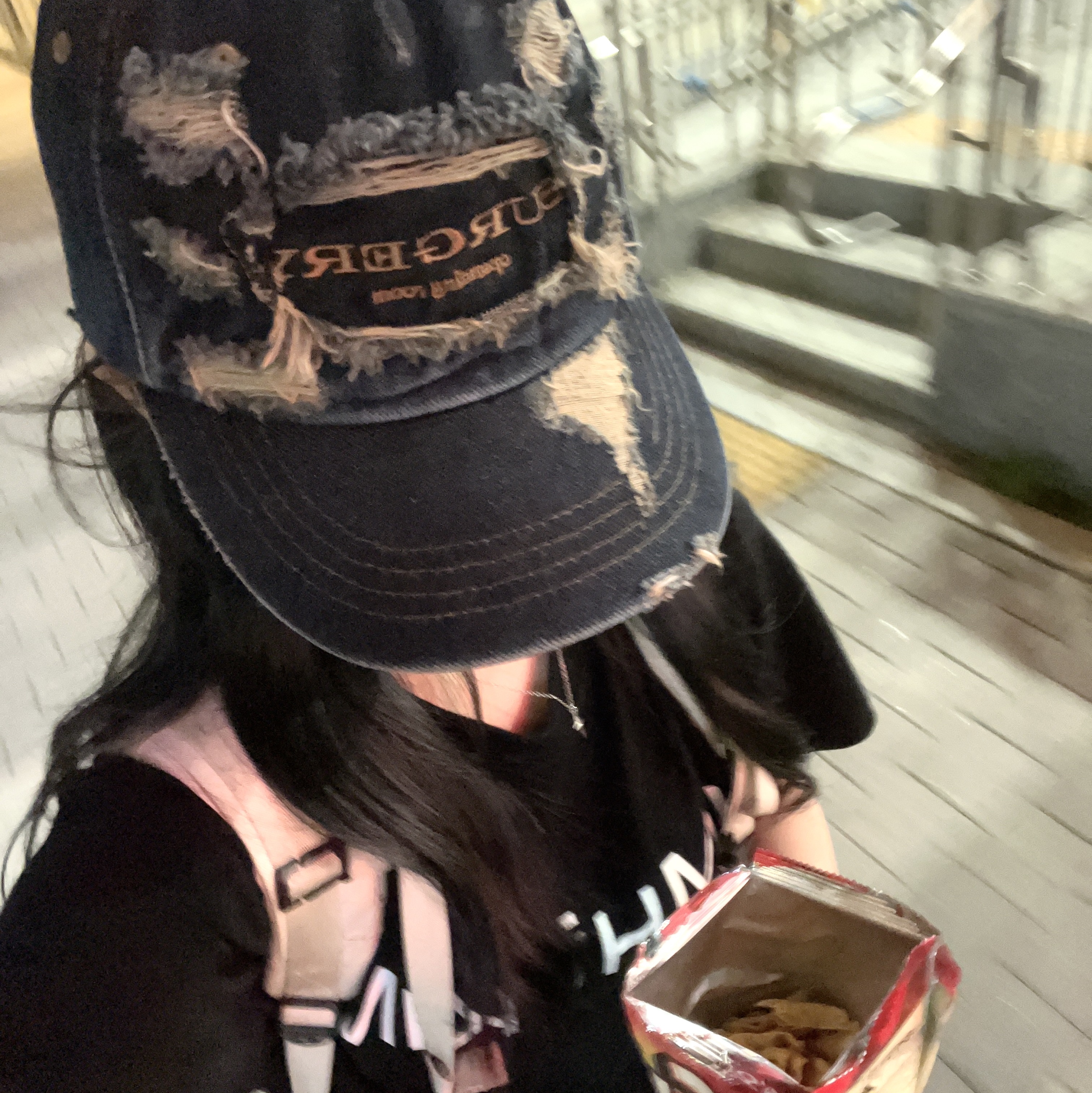 Surgery Destroyed Denim Cap Indigo Denim 착용 스타일