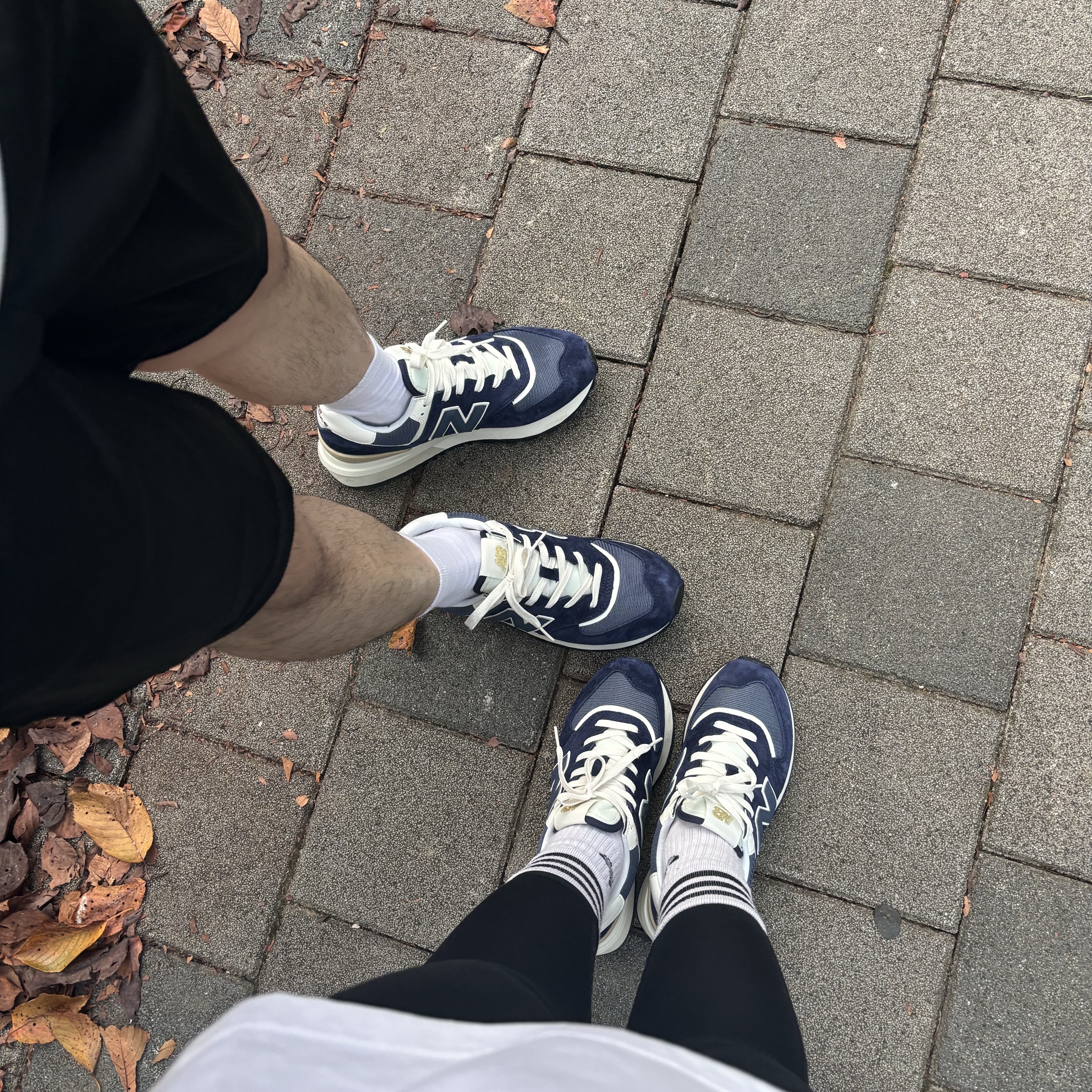 New Balance 574 Legacy Navy 착용 스타일 - 2