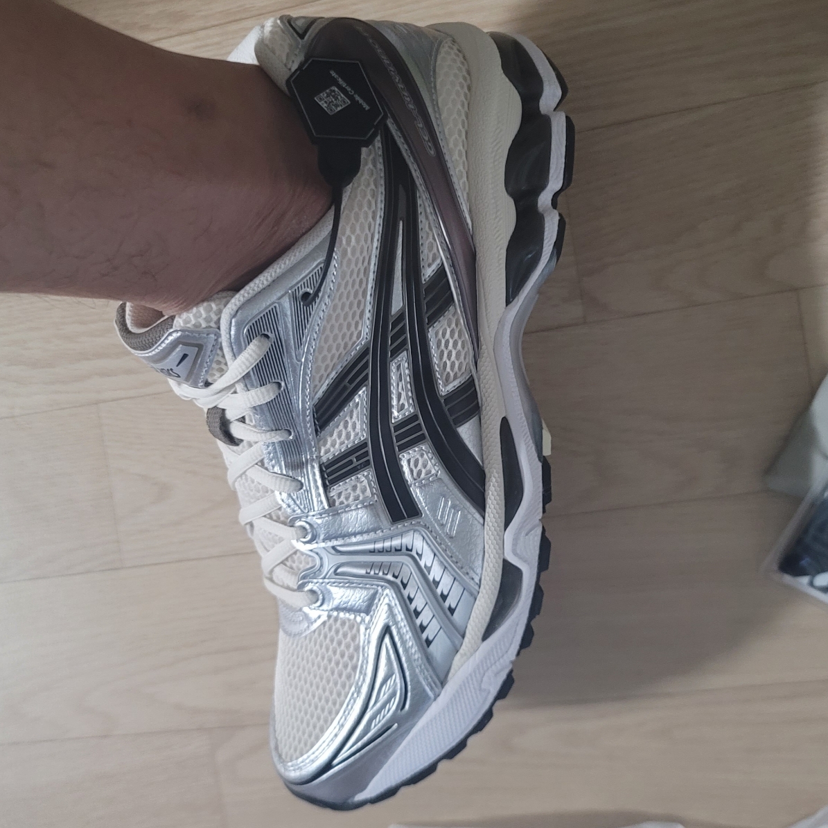 Asics Gel-Kayano 14 Cream Black 착용 스타일