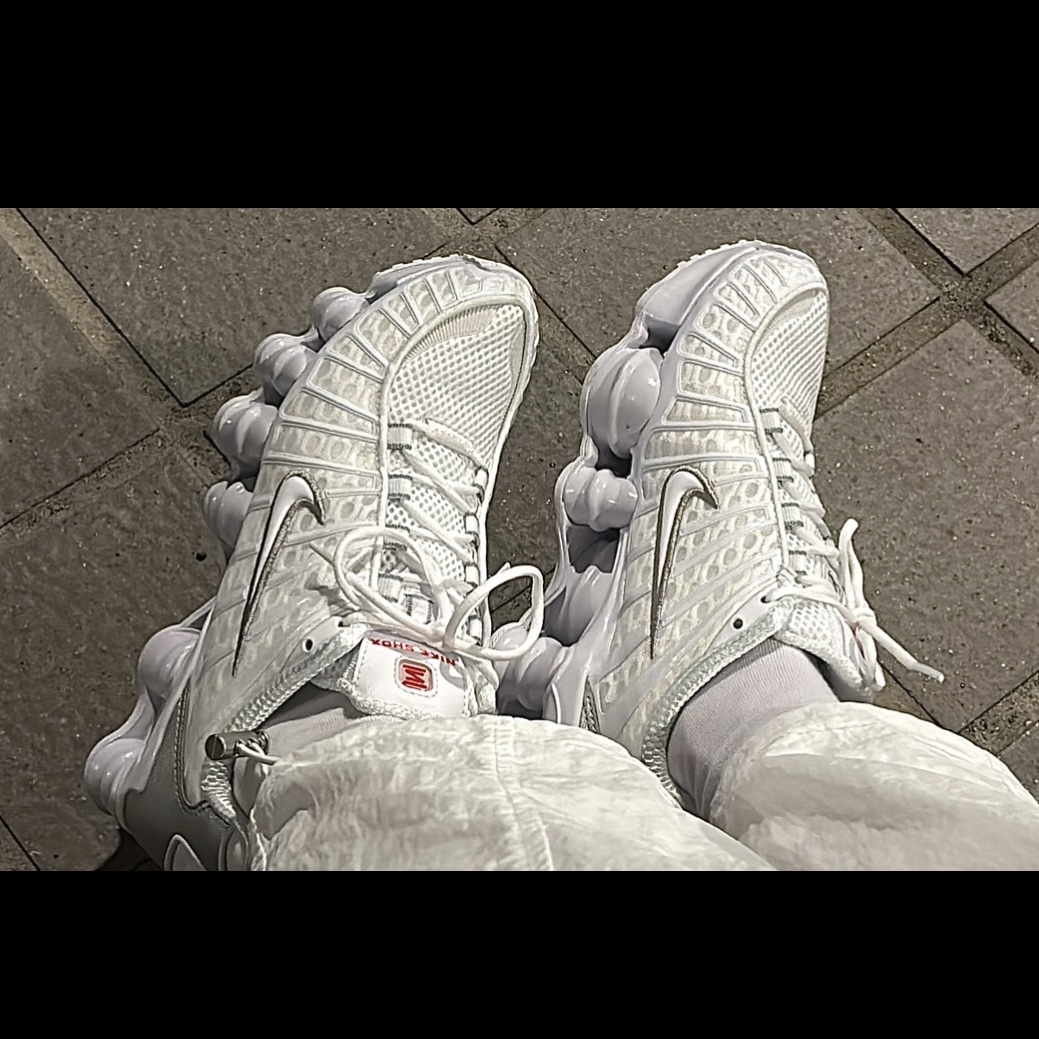 (W) Nike Shox TL White and Max Orange 착용 스타일