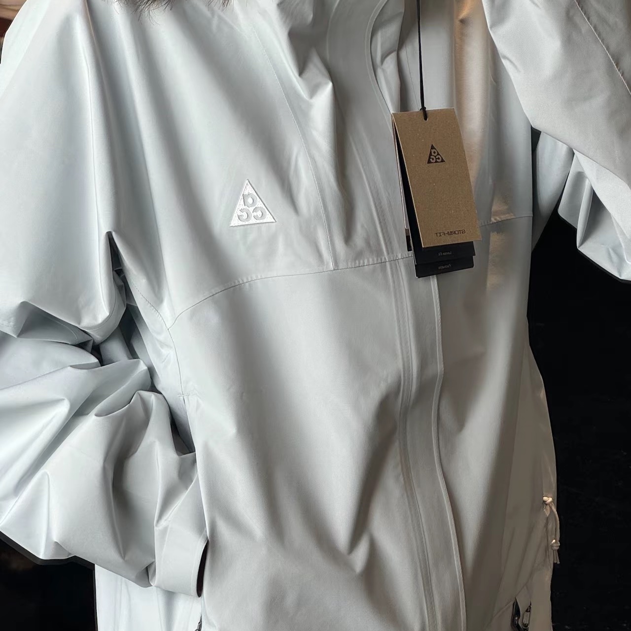 Nike ACG Storm-Fit ADV Cascade Rains Full Zip Jacket Photon Dust - Asia 착용 스타일