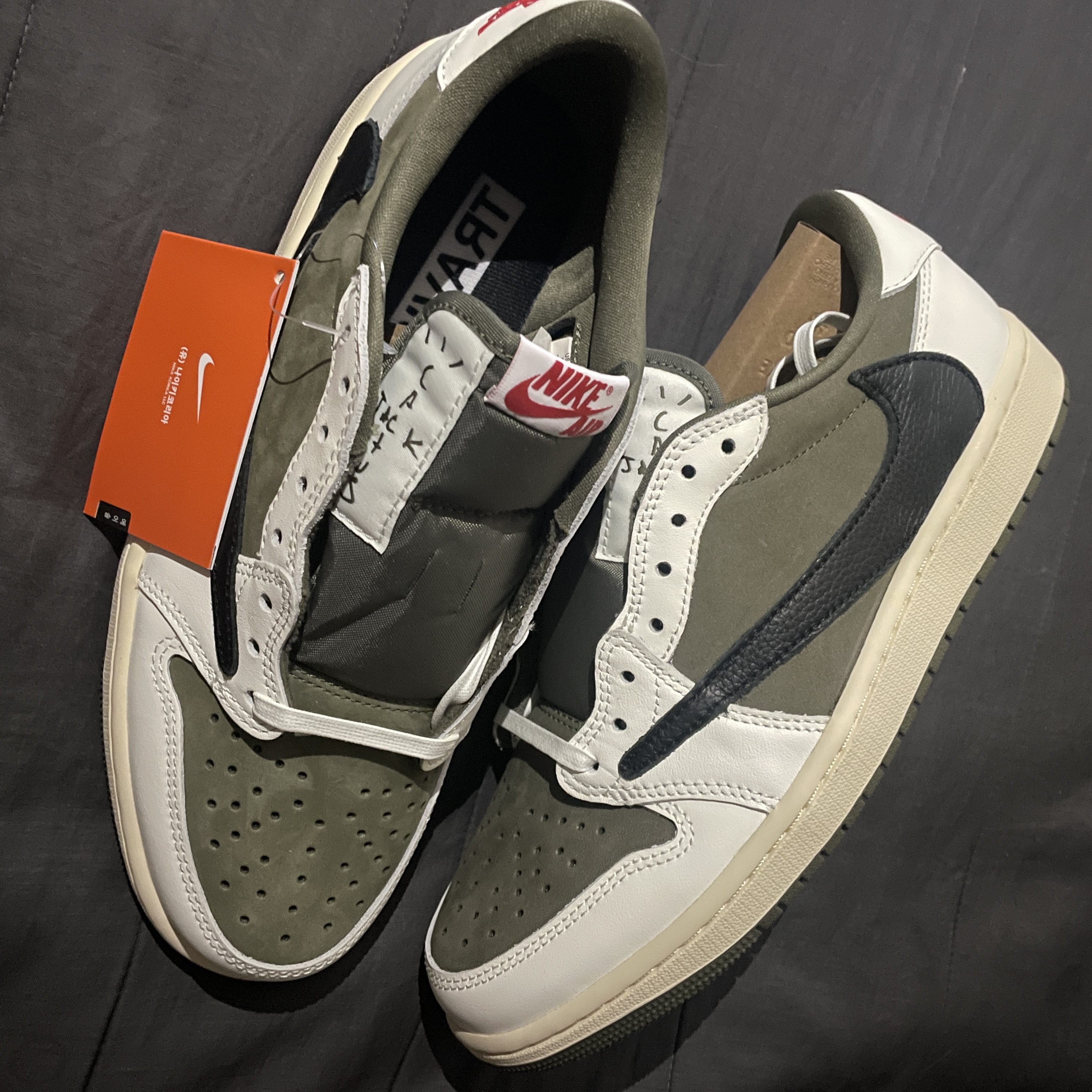 Jordan 1 x Travis Scott Retro Low OG SP Reverse Olive 착용 스타일