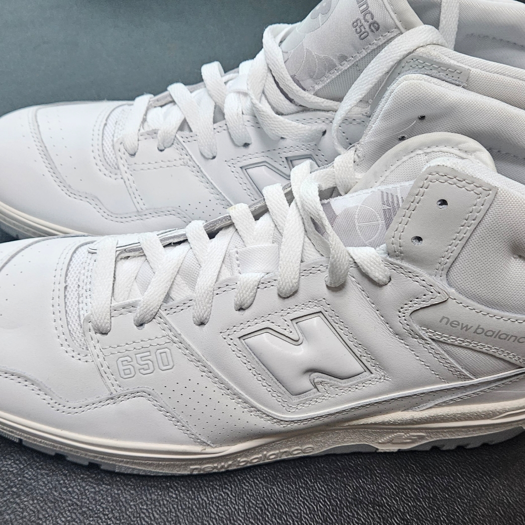 New Balance 650R White Black Grey 착용 스타일 - 1