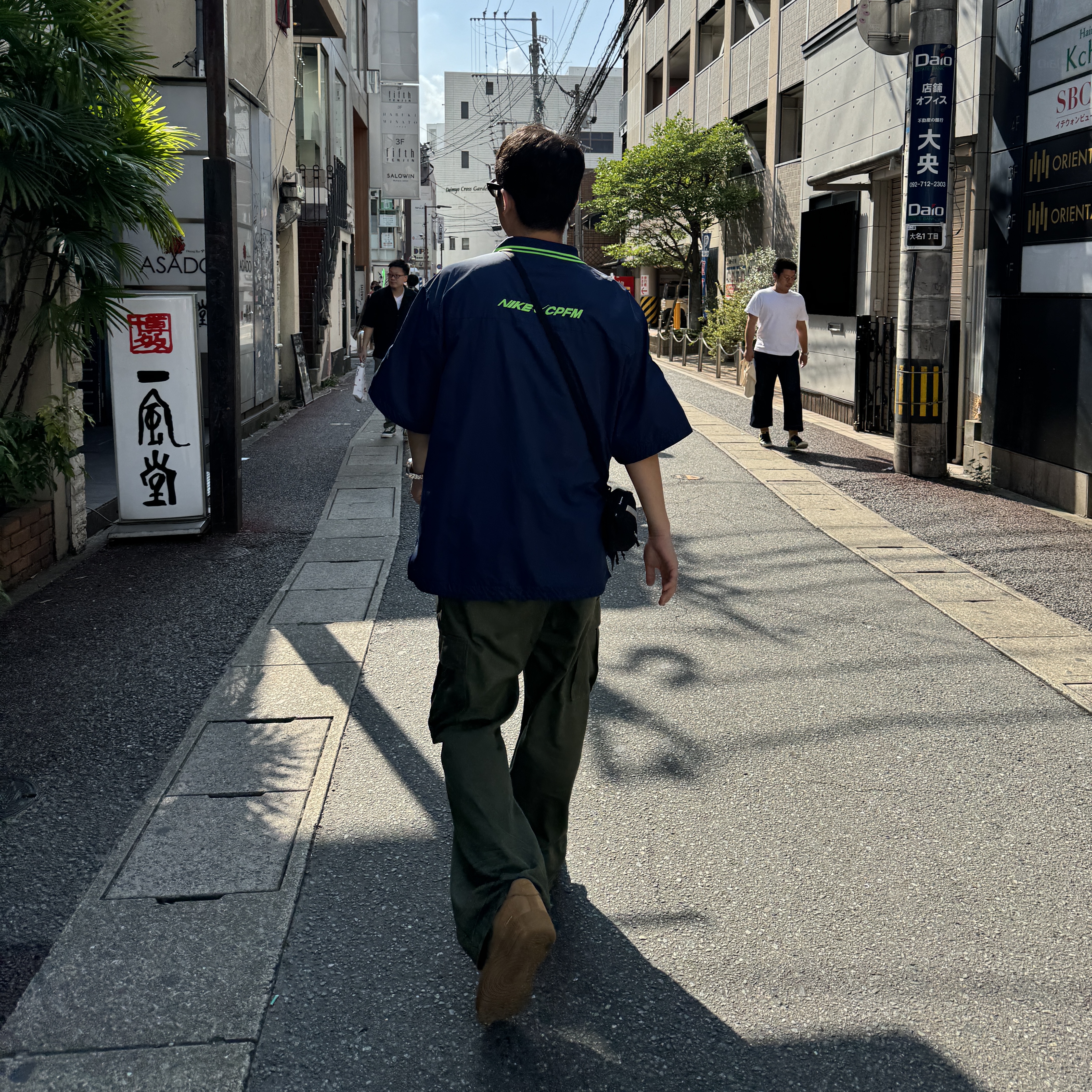 Nike x Cactus Plant Flea Market Short Sleeve Polo Midnight Navy - US/EU, Nike x Supreme Air Force 1 Low Flax 착용 스타일 - 2
