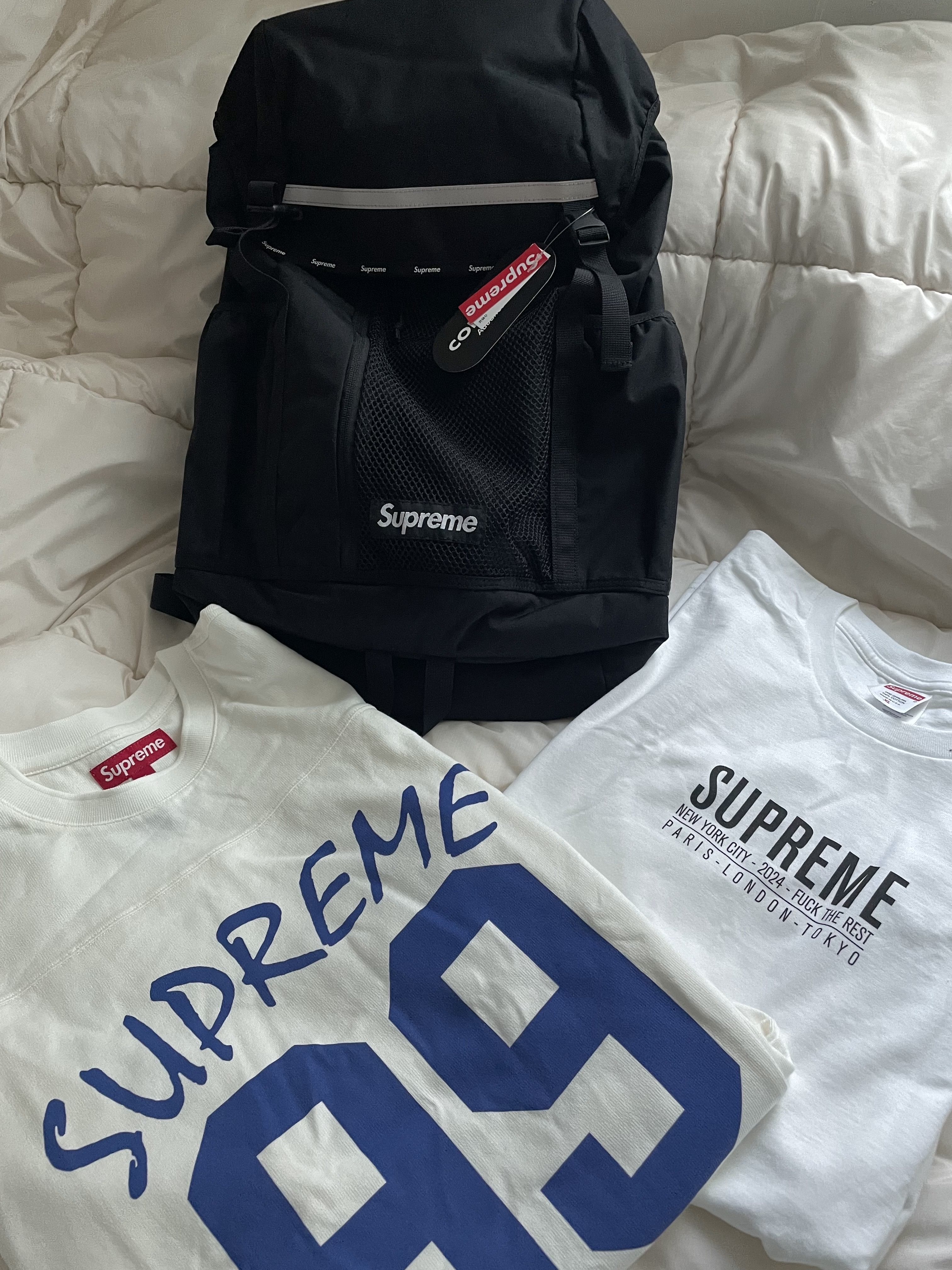 Supreme Backpack Black - 24FW, Supreme 99 LS Football Top Stone - 24SS 착용 스타일