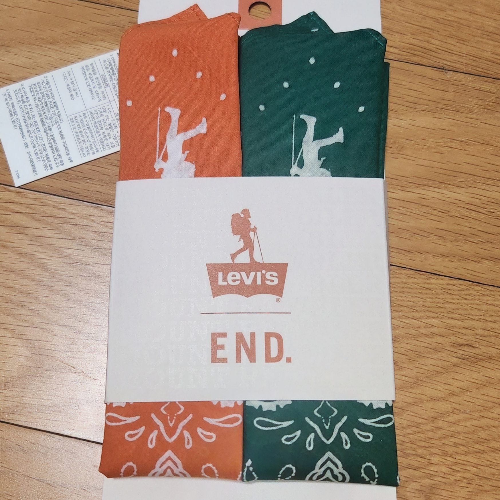 Levi's x END. Bandana Multi Color (Set of 2) 착용 스타일