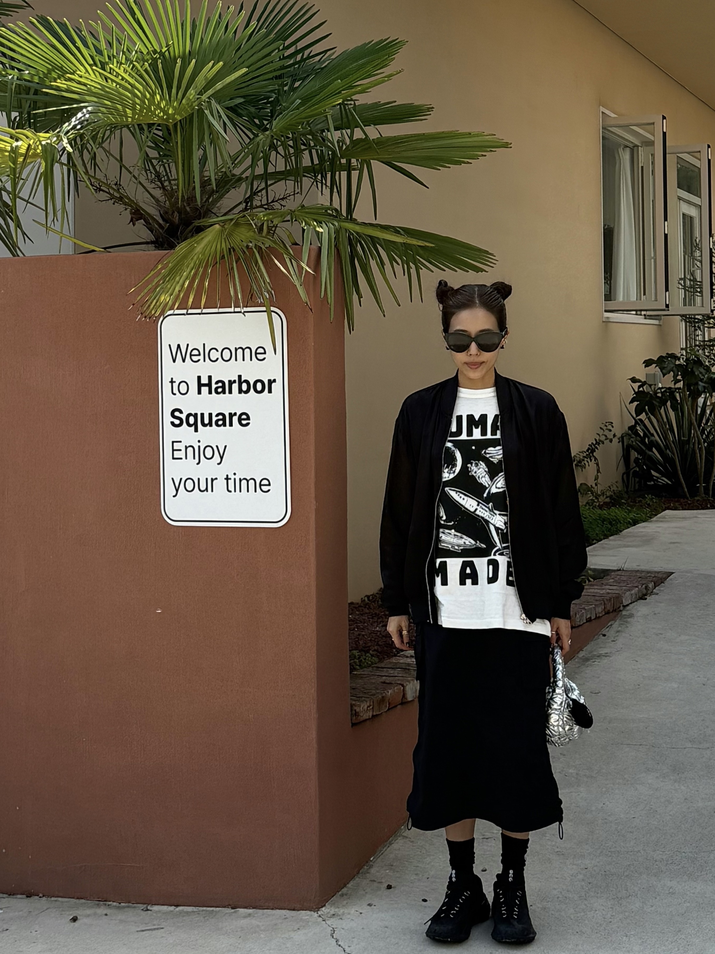 CDG '84-85 Staff Blouson Black, Chanel Butterfly Sunglasses Acetate & Black Frame Grey Lenses Asian Fit 착용 스타일 - 2