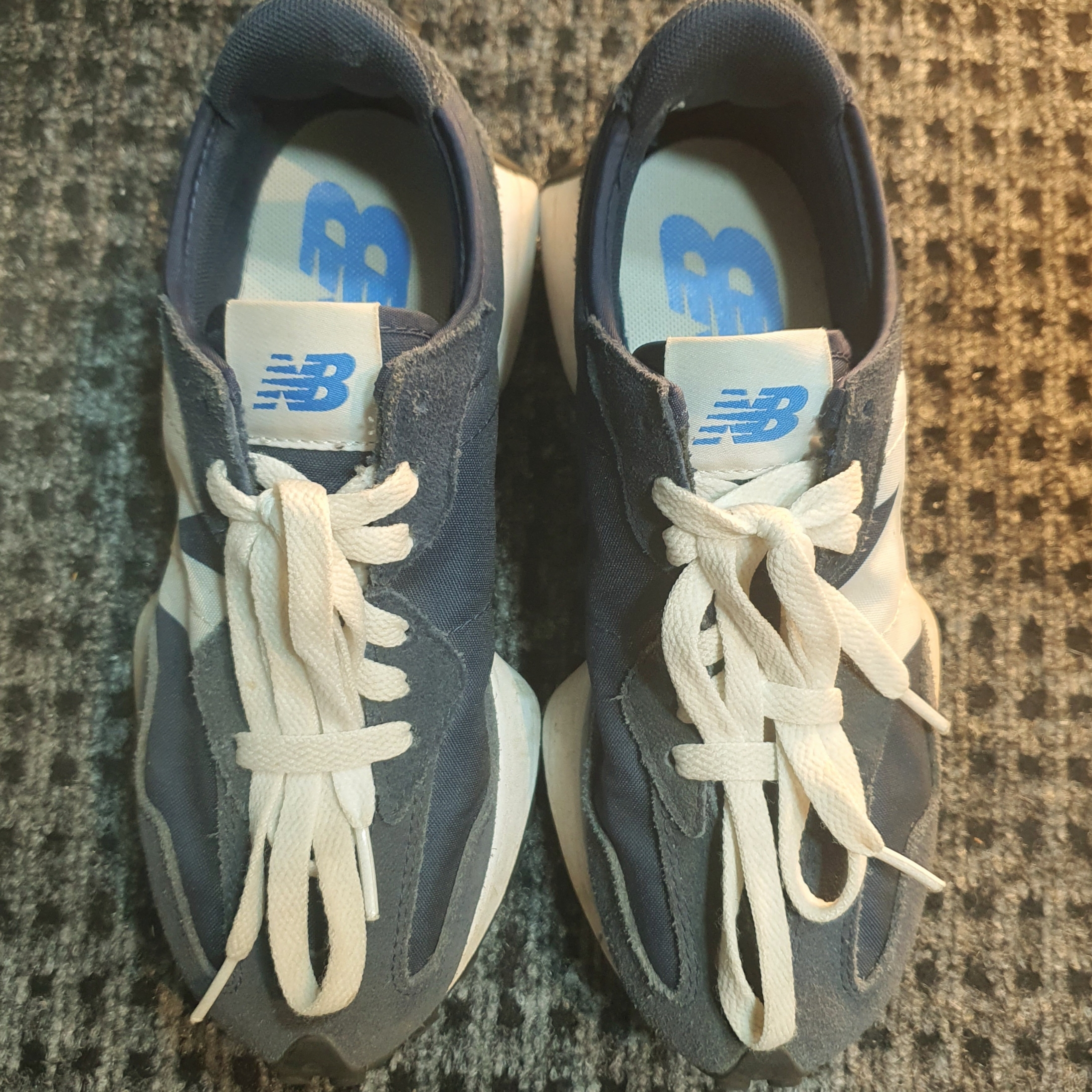 New Balance 327 Navy 착용 스타일