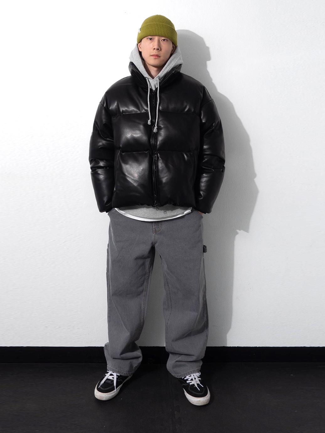 QT8 Garments GB Synthetic Leather Duck Down Short Padding Black, QT8 Garments TL Denim Carpenter Pant Grey 착용 스타일 - 2