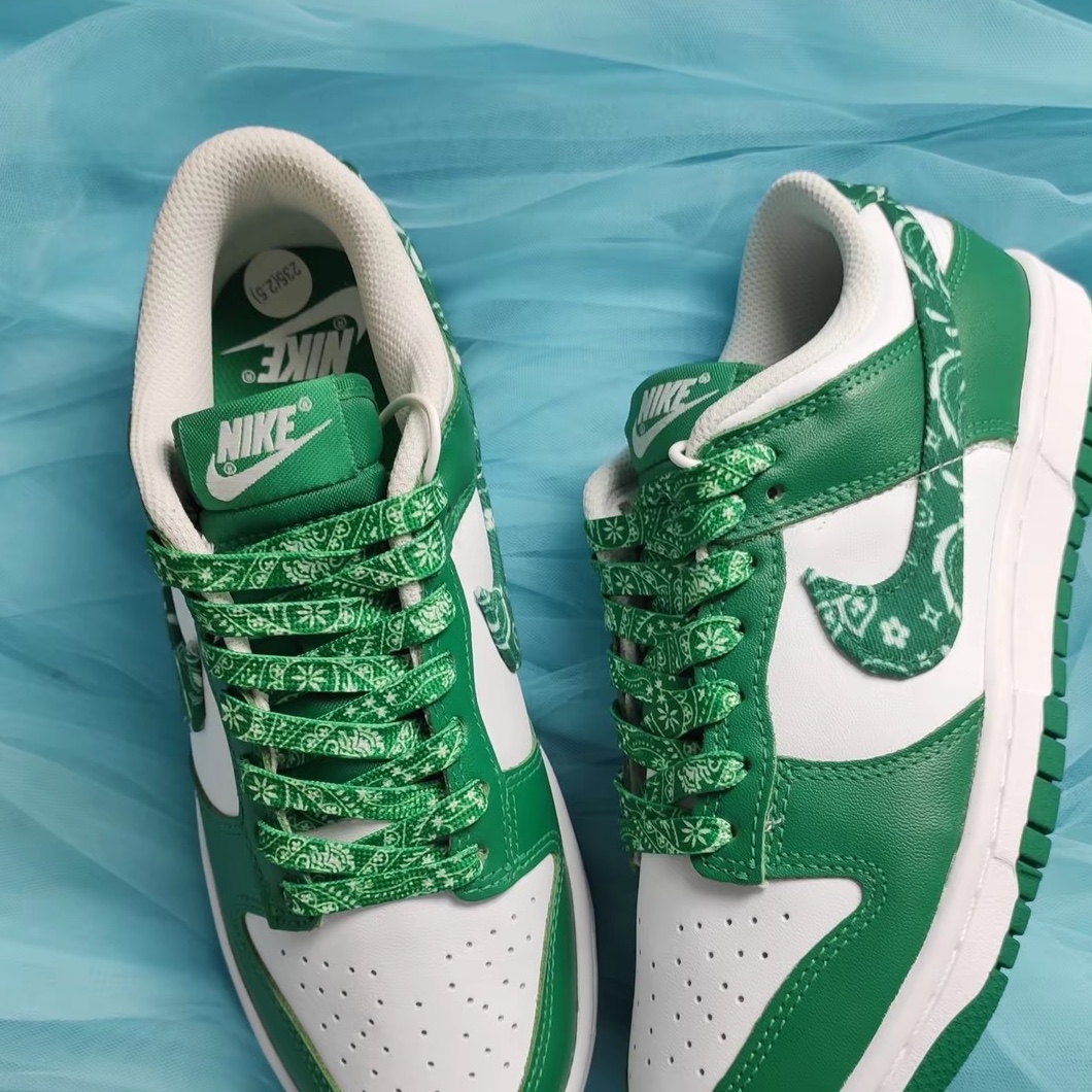 (W) Nike Dunk Low Essential Green Paisley 착용 스타일 - 1