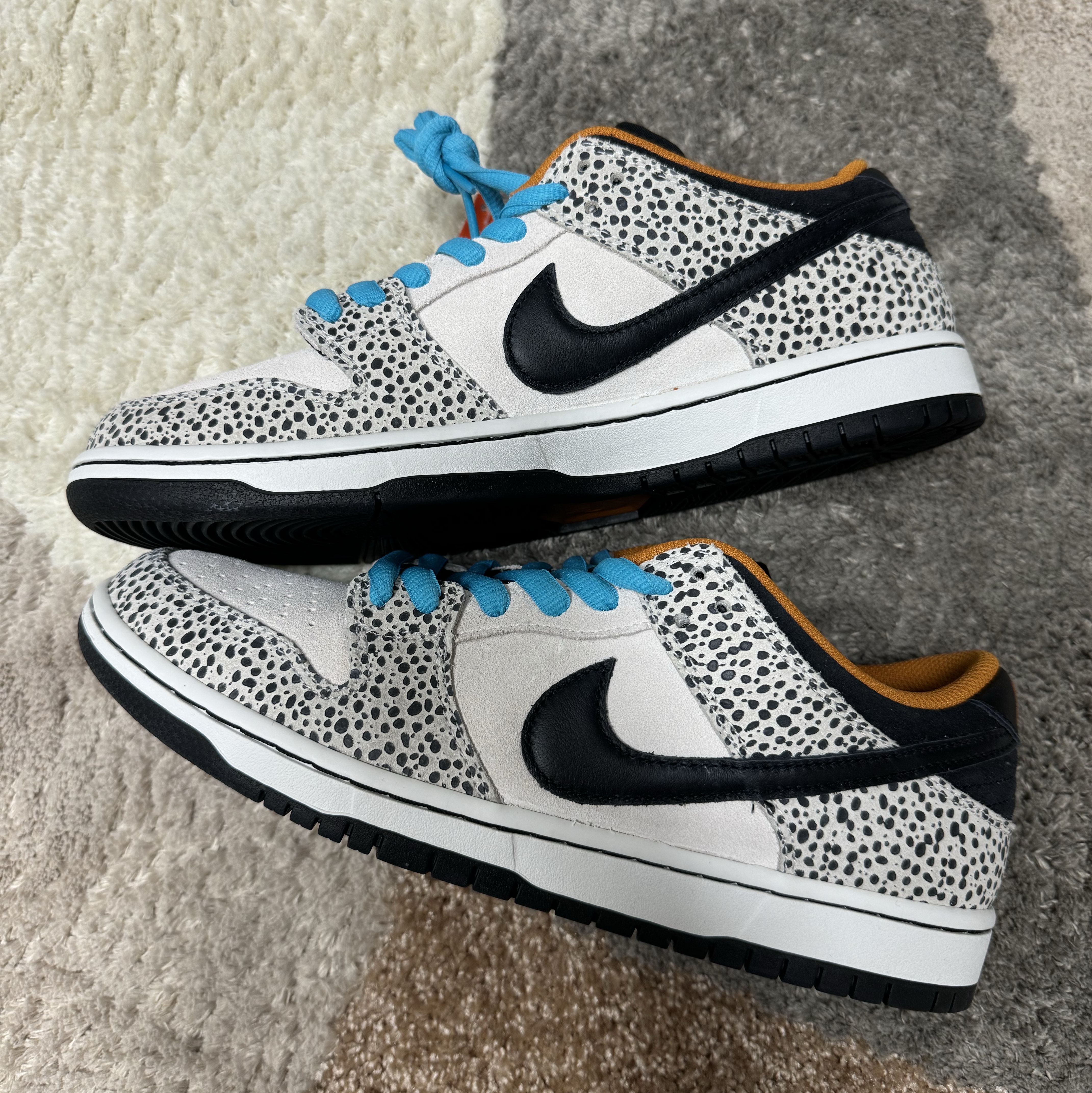 Nike SB Dunk Low Pro Electric Phantom and Black 착용 스타일 - 2