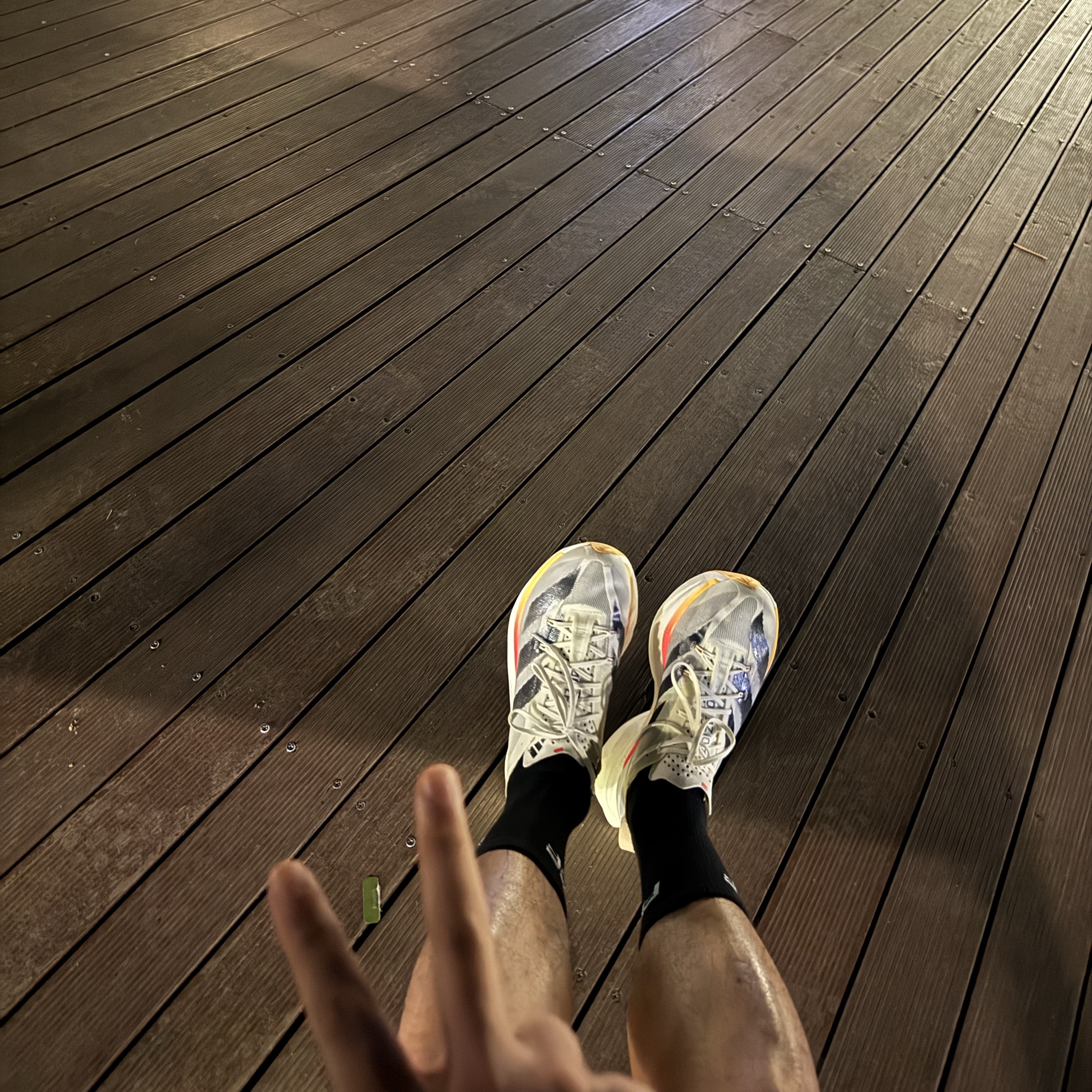 Adidas Adizero Adios Pro 3 Ivory Crystal Sand 착용 스타일