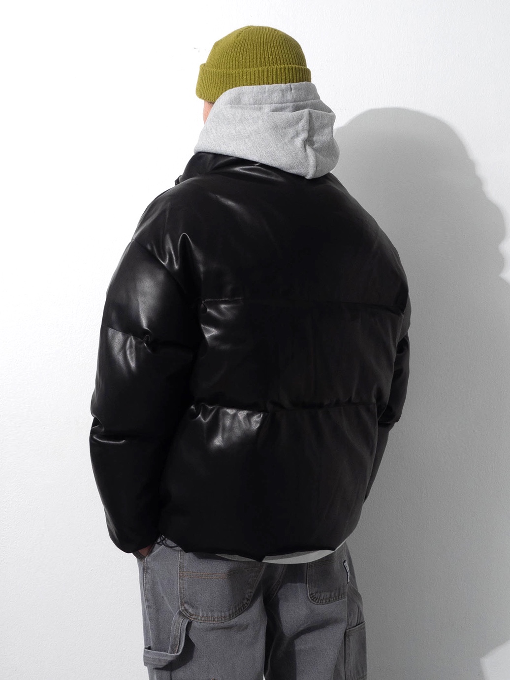 QT8 Garments GB Synthetic Leather Duck Down Short Padding Black, QT8 Garments TL Denim Carpenter Pant Grey 착용 스타일 - 3