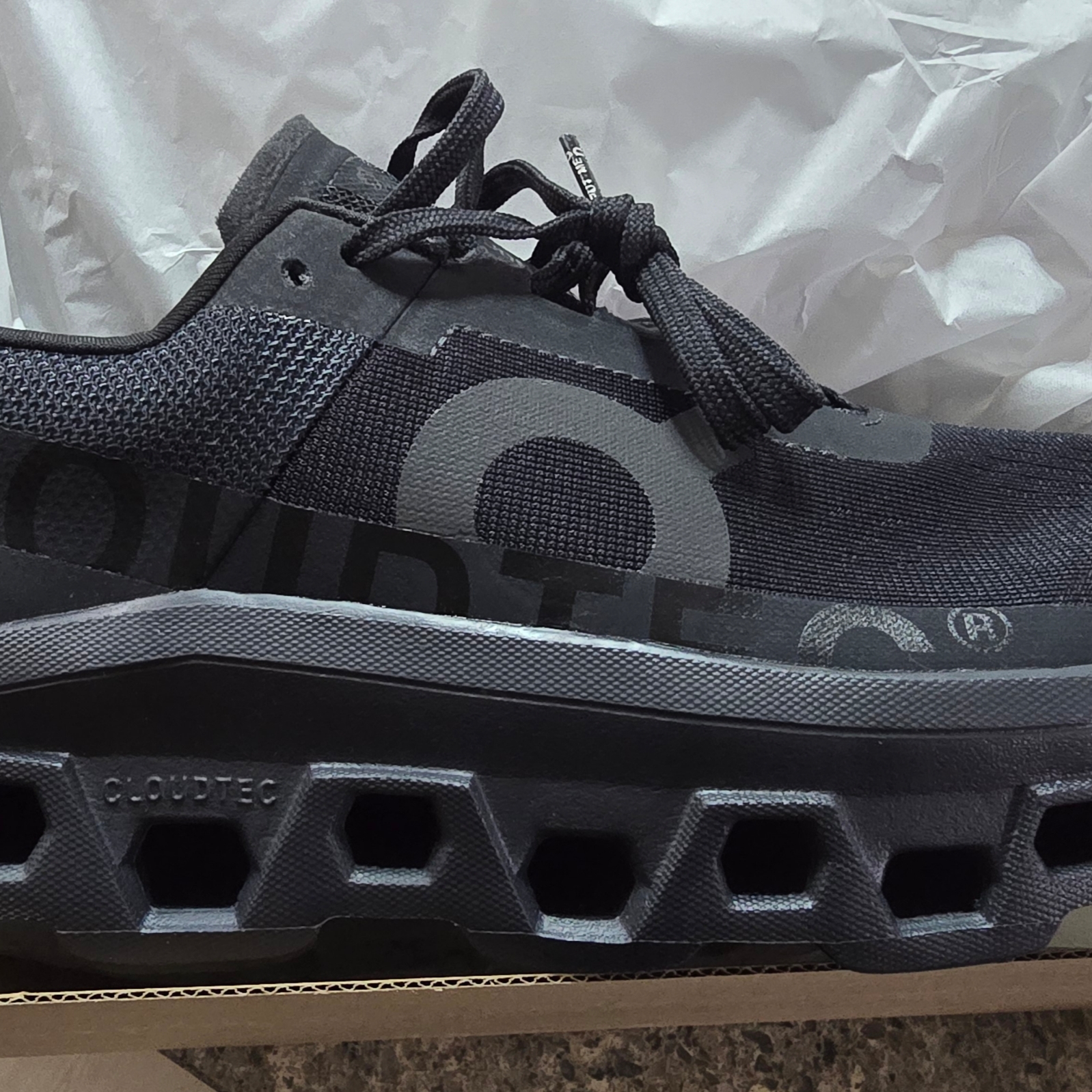 On Running Cloudmonster All Black 착용 스타일