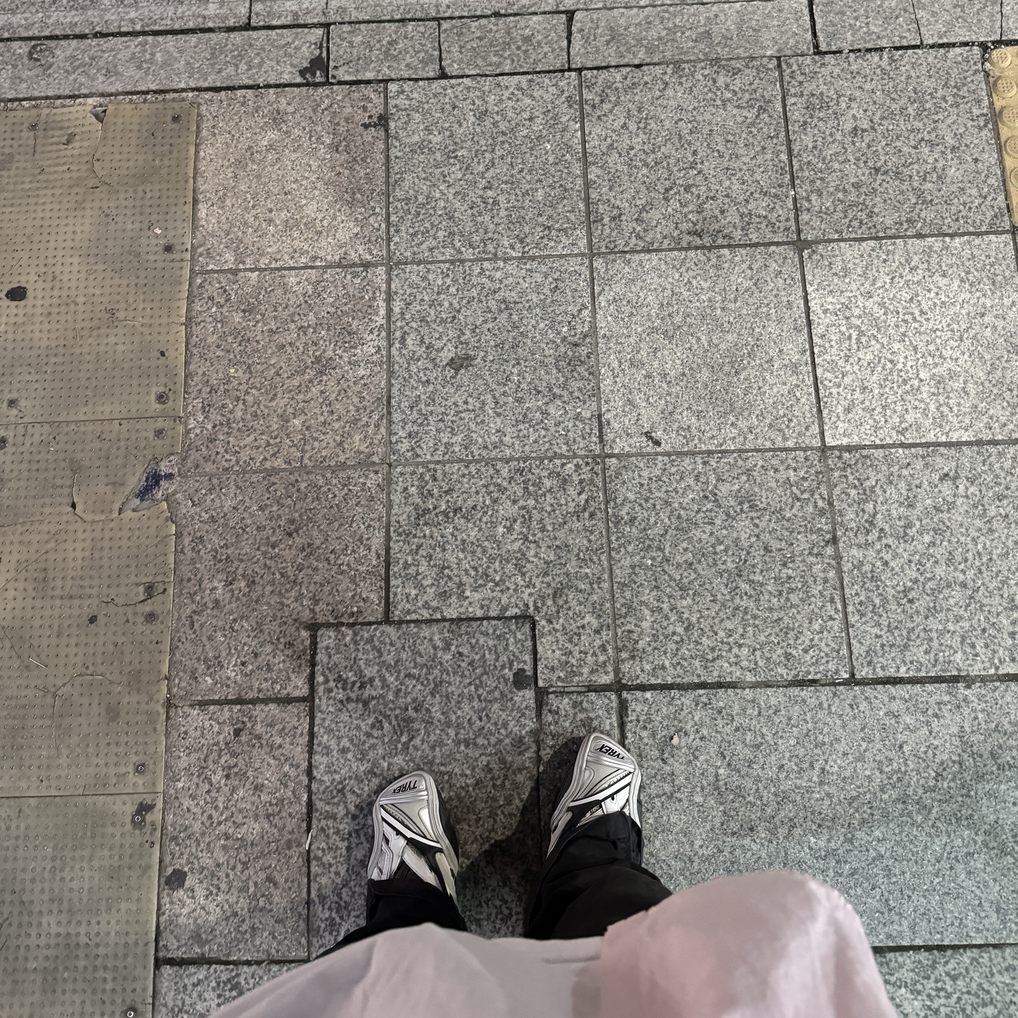 Satisfy Peaceshell Running Cap Black, Balenciaga Tyrex Sneakers Black Grey 착용 스타일 - 2
