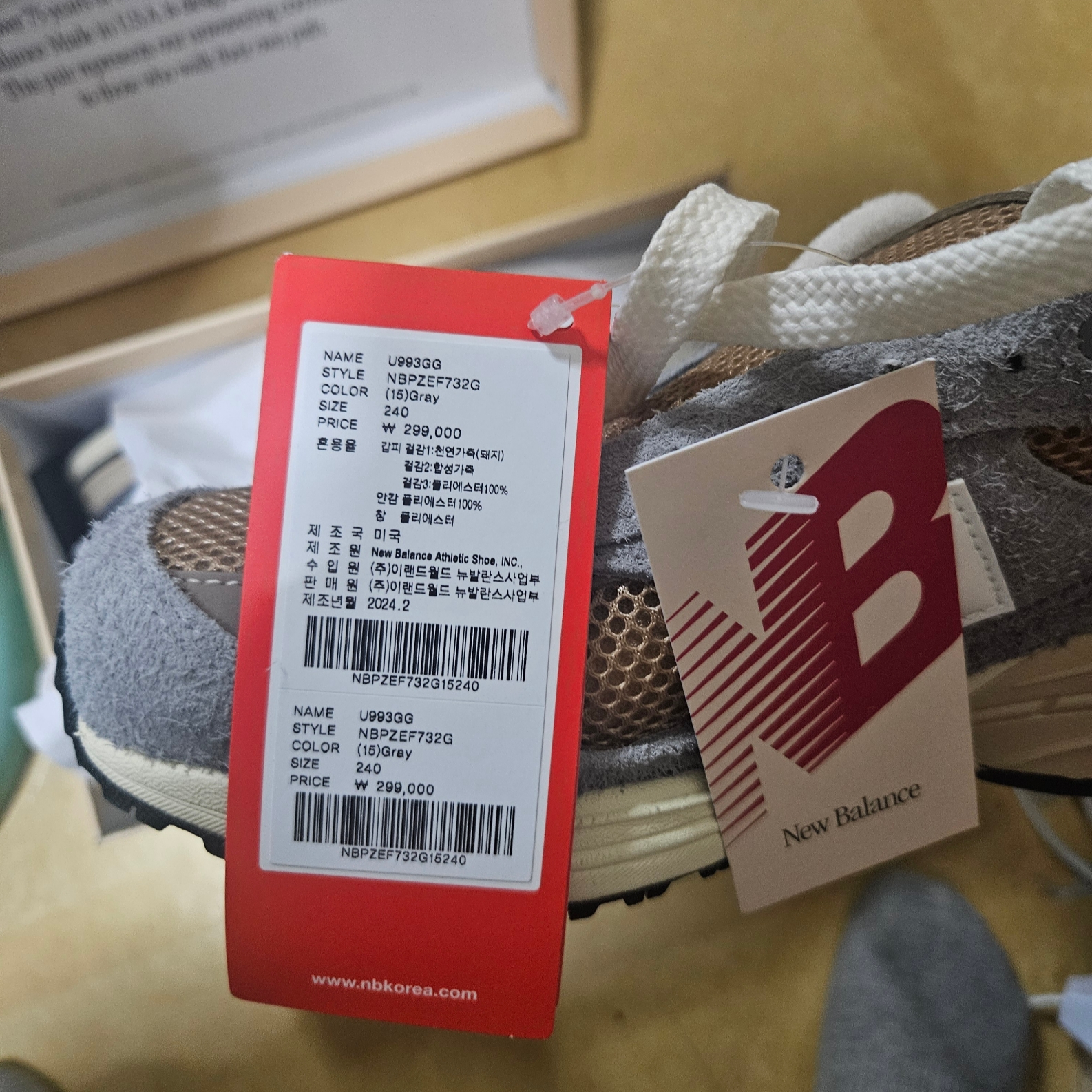 New Balance 993 Made in USA Shadow Grey Driftwood 착용 스타일 - 3