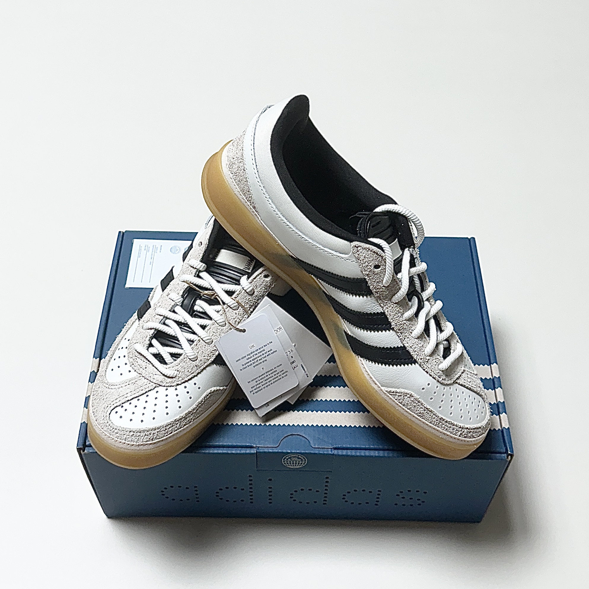 Adidas x Bad Bunny Gazelle Indoor Off White Black 착용 스타일 - 5