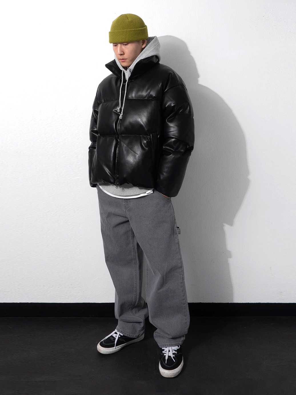 QT8 Garments GB Synthetic Leather Duck Down Short Padding Black, QT8 Garments TL Denim Carpenter Pant Grey 착용 스타일 - 1