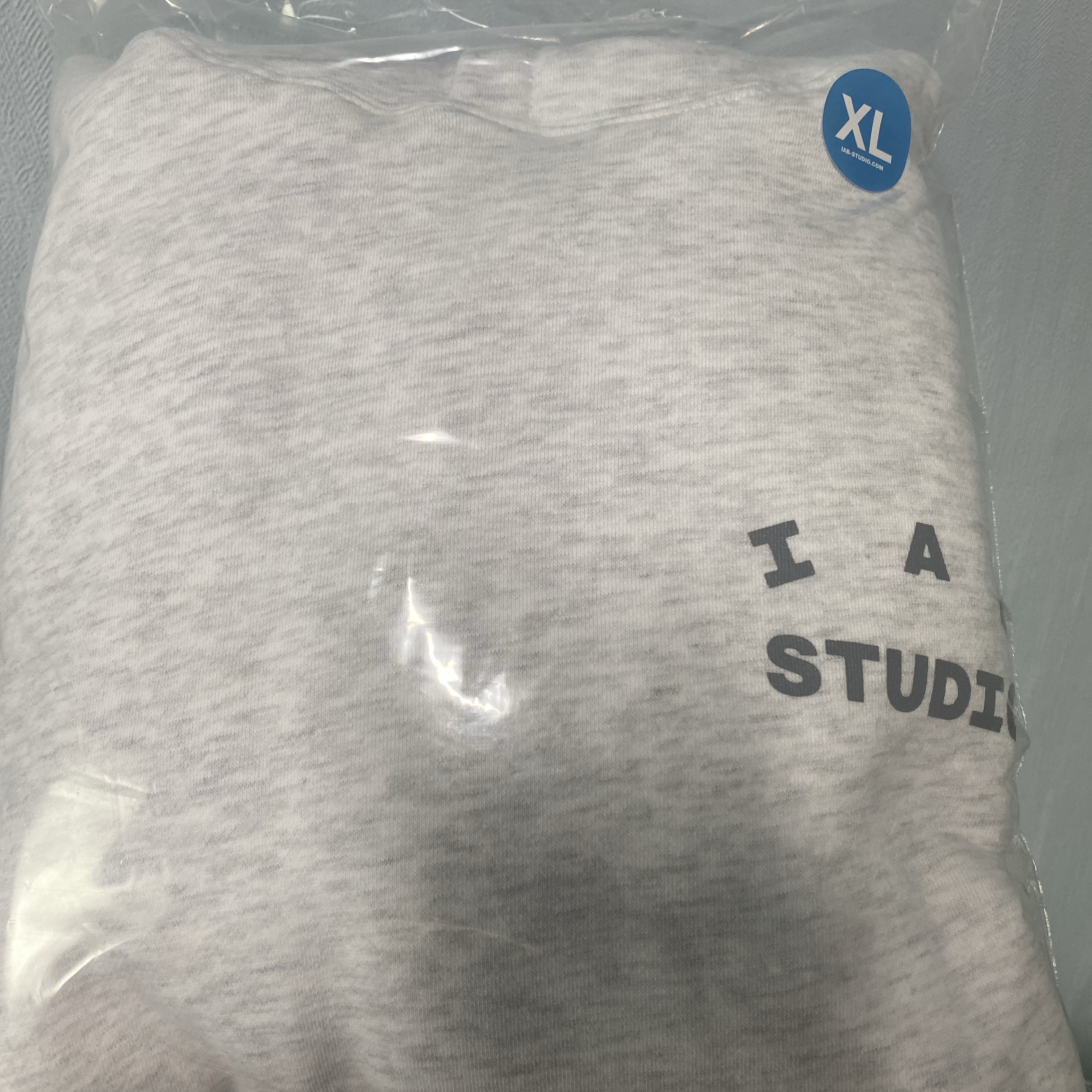 IAB Studio Hoodie Light Gray 착용 스타일