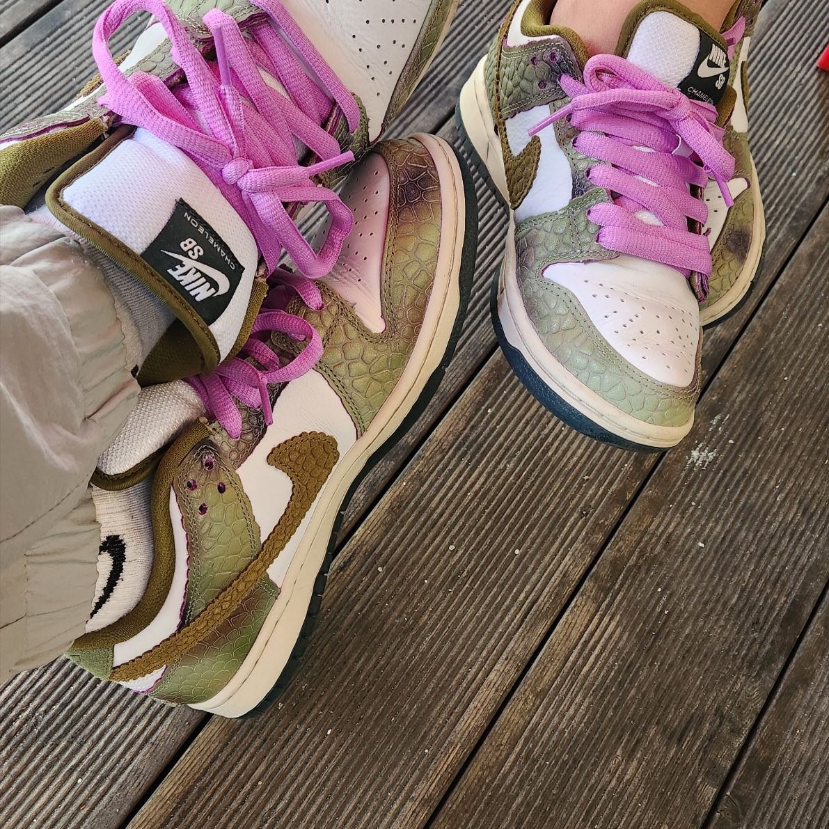 Nike x Alexis Sablone SB Dunk Low Pro White and Pacific Moss 착용 스타일