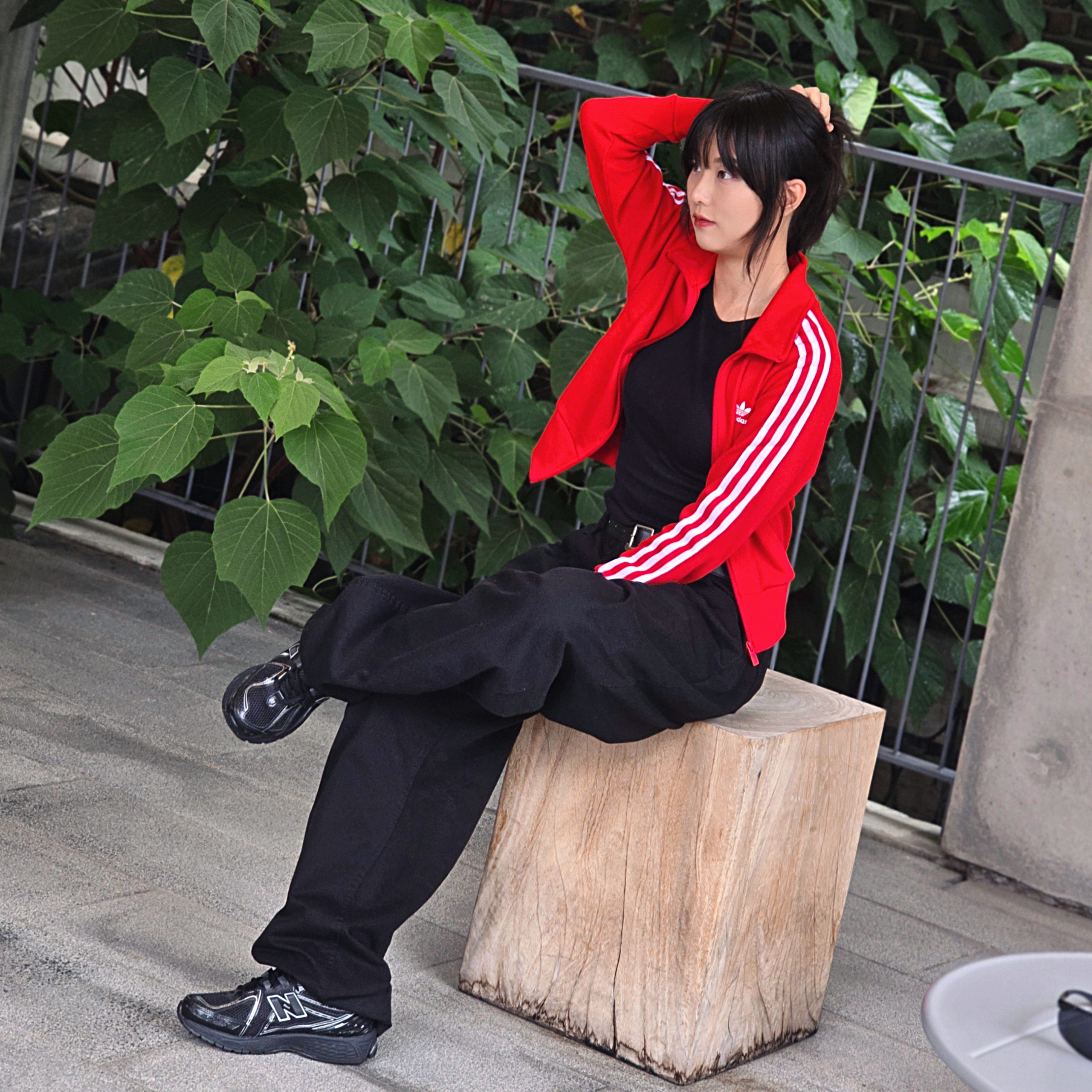 (W) Adidas Knit Top Better Scarlet  - KR Sizing, New Balance 1906R Black Silver Metallic 착용 스타일