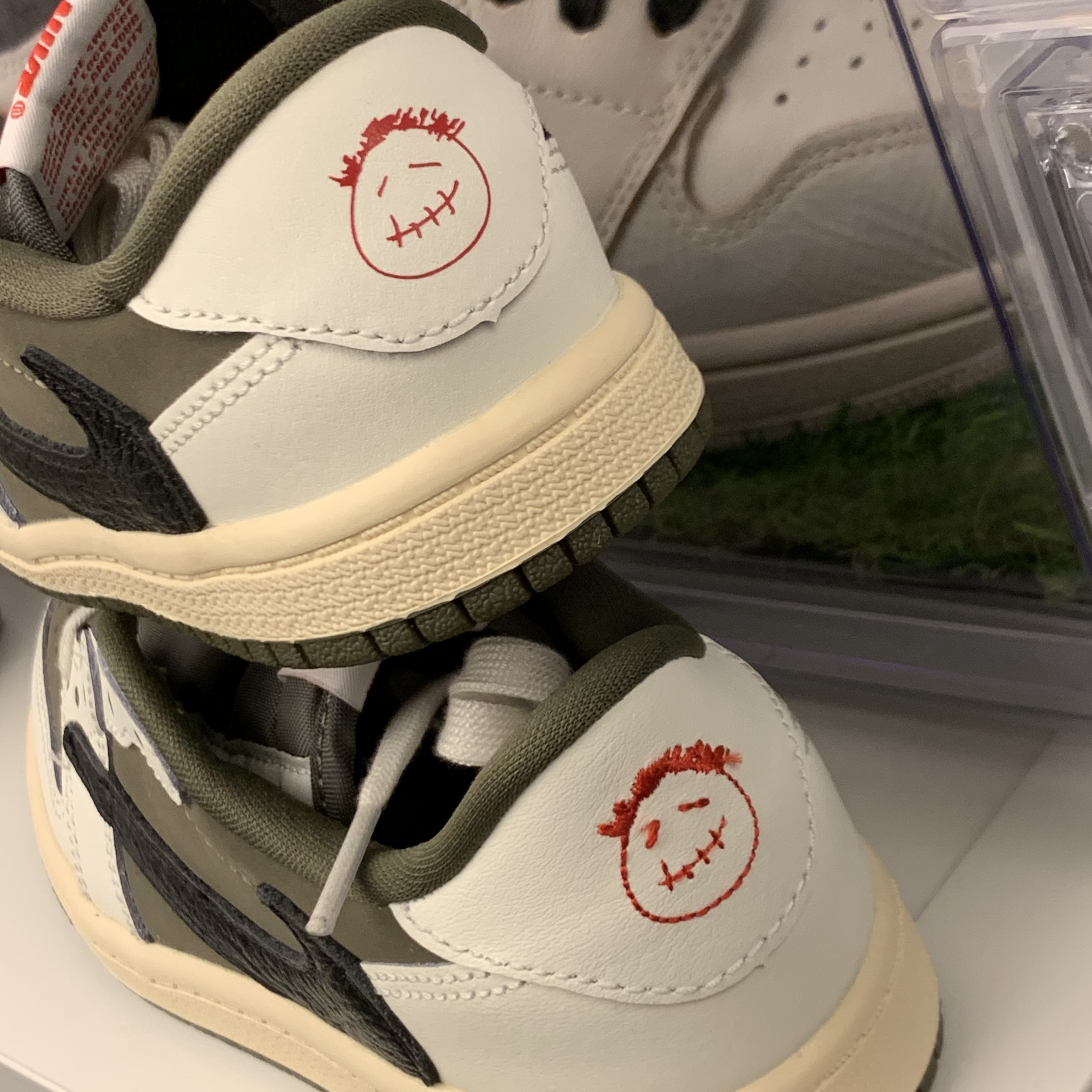 (TD) Jordan 1 x Travis Scott Retro Low OG SP Reverse Olive, (PS) Jordan 1 x Travis Scott Retro Low OG SP Reverse Olive 착용 스타일 - 2