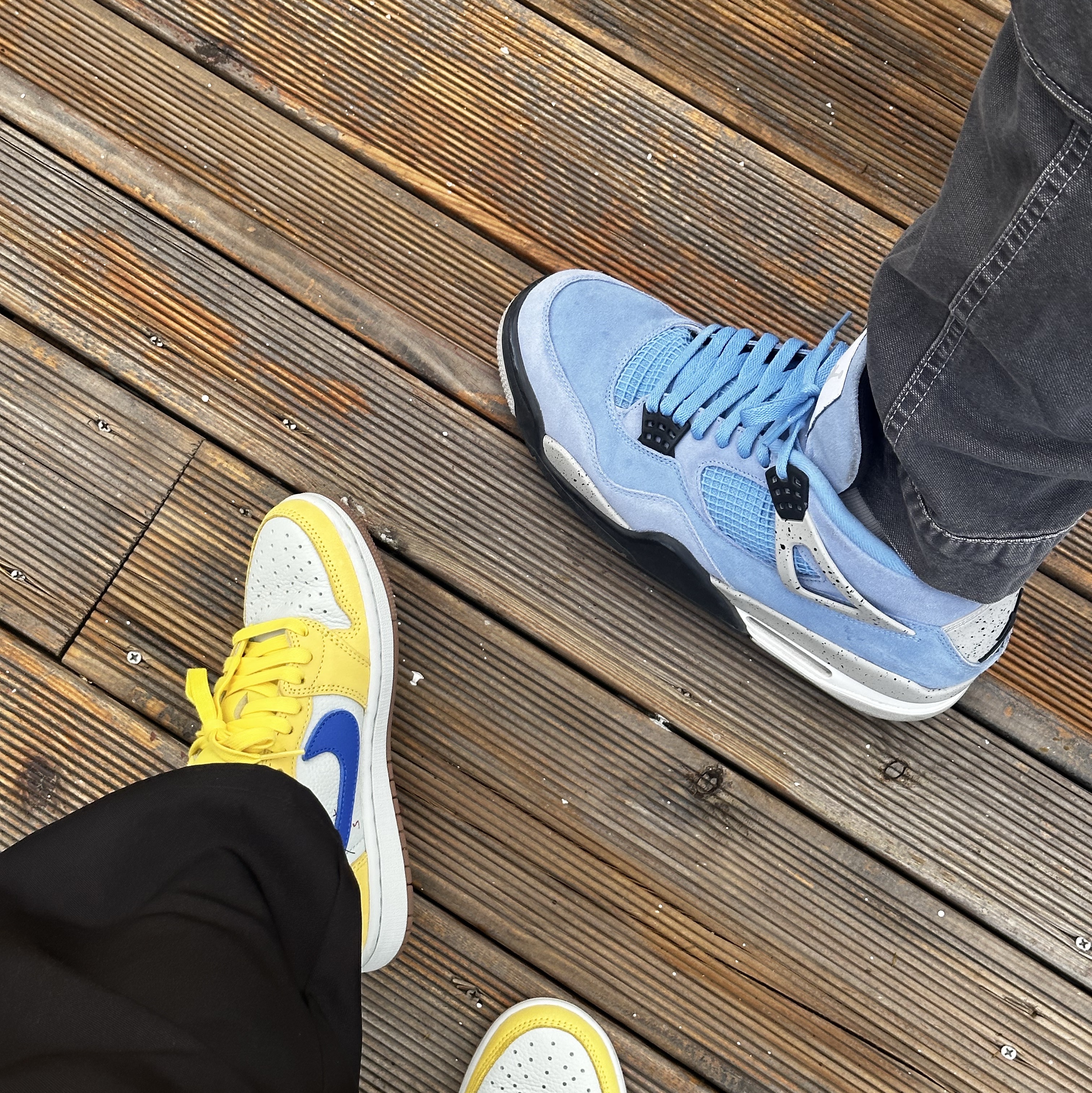 Jordan 4 Retro University Blue, (W) Jordan 1 x Travis Scott Retro Low OG SP Canary 착용 스타일